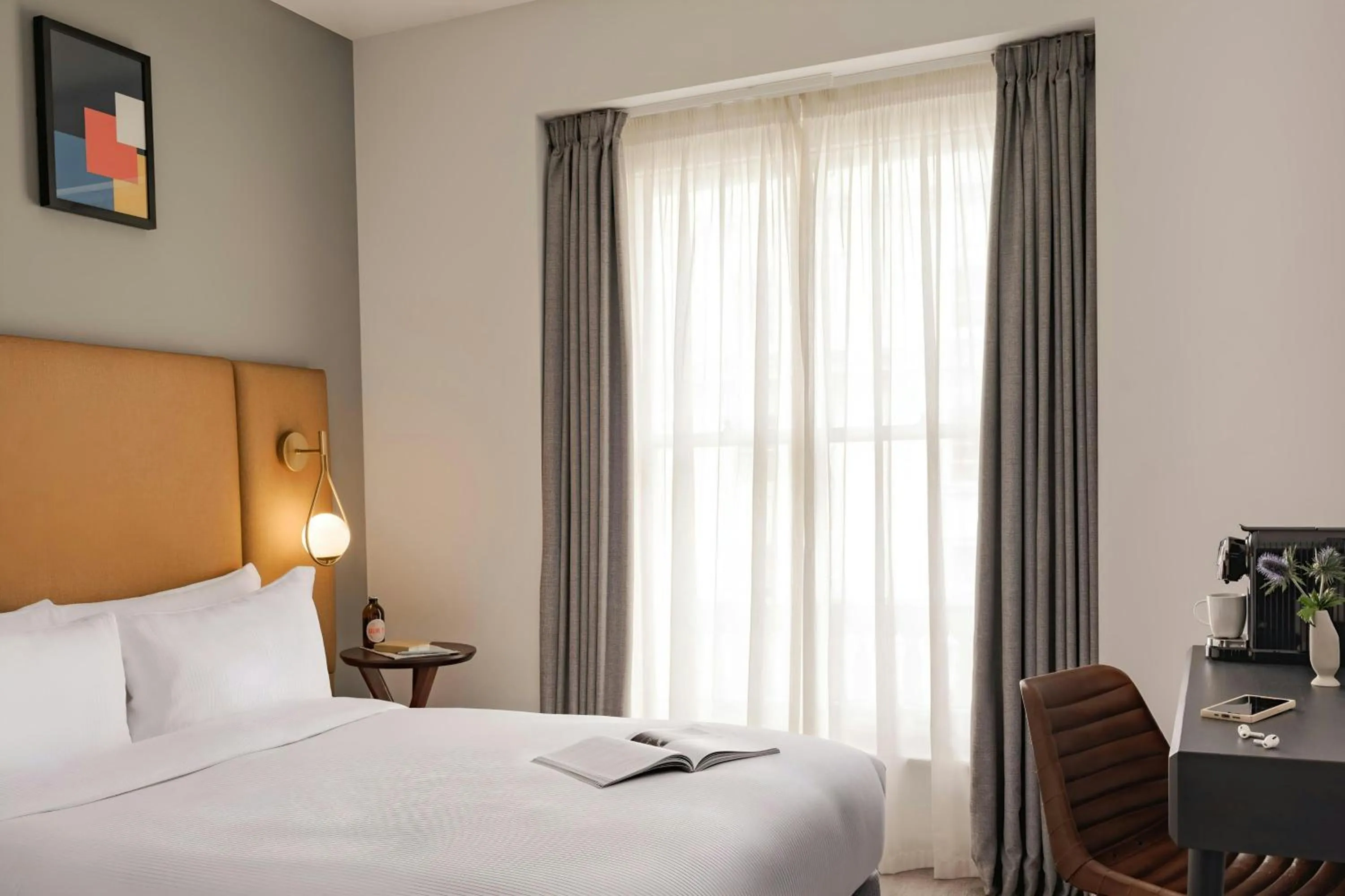 Bedroom, Bed in The Henry Hotel Bayswater, Sonder by Marriott Bonvoy