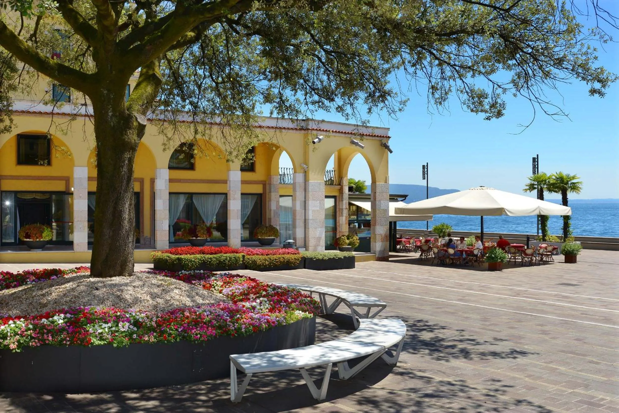 Seasons in Hotel Du Lac Gardone Riviera