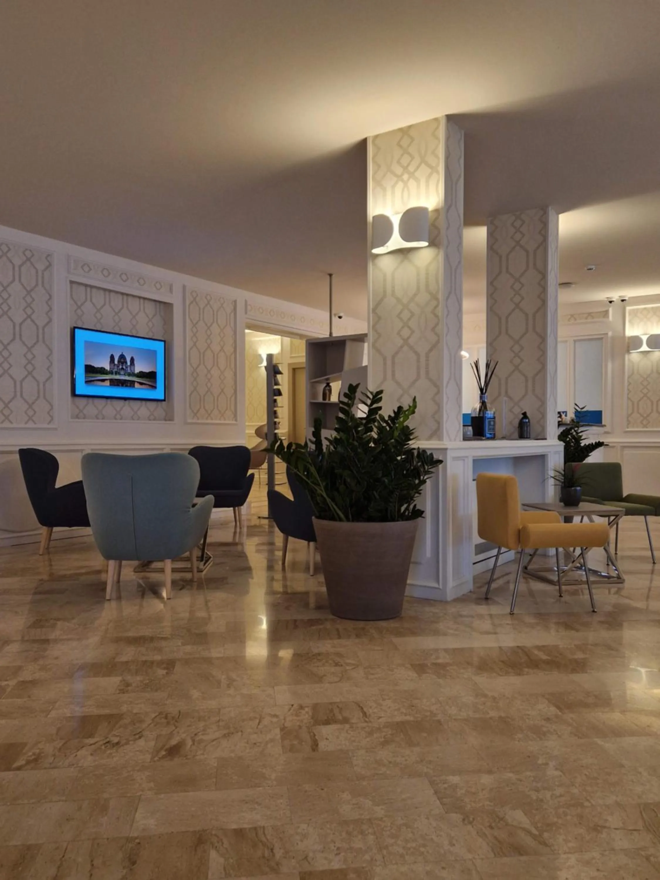 Lobby or reception in Hotel Du Lac Gardone Riviera