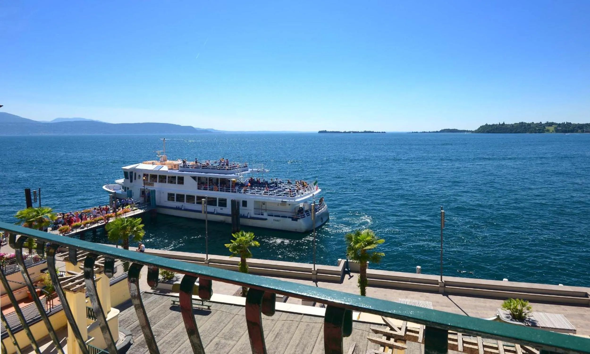 Balcony/Terrace in Hotel Du Lac Gardone Riviera