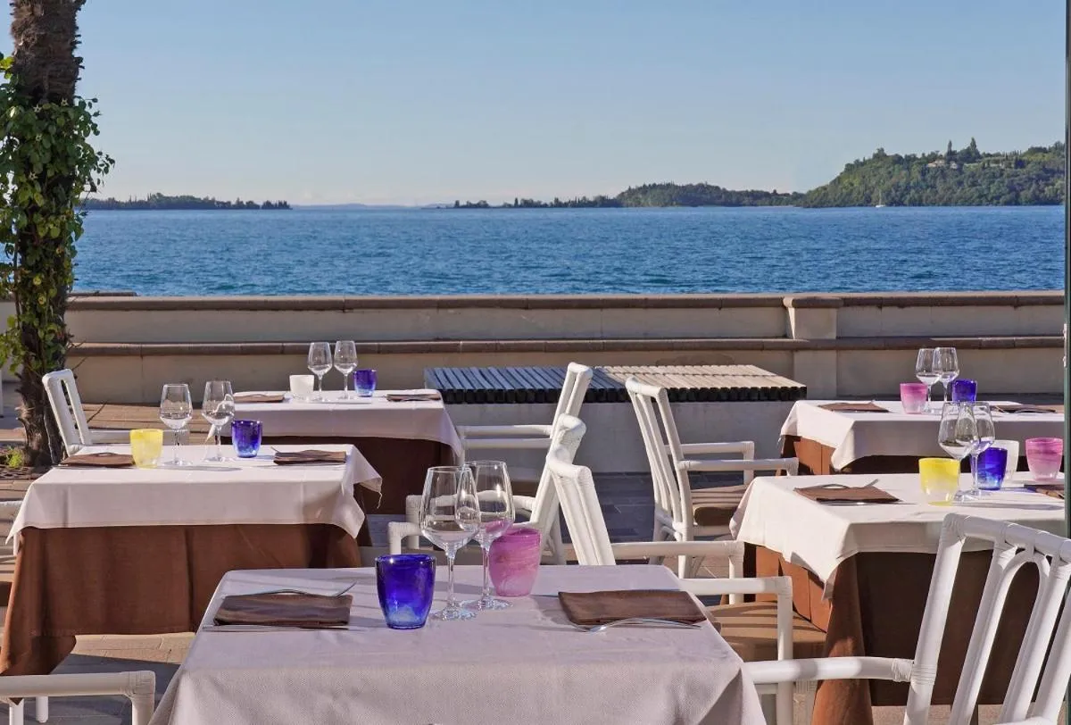 Restaurant/places to eat in Hotel Du Lac Gardone Riviera