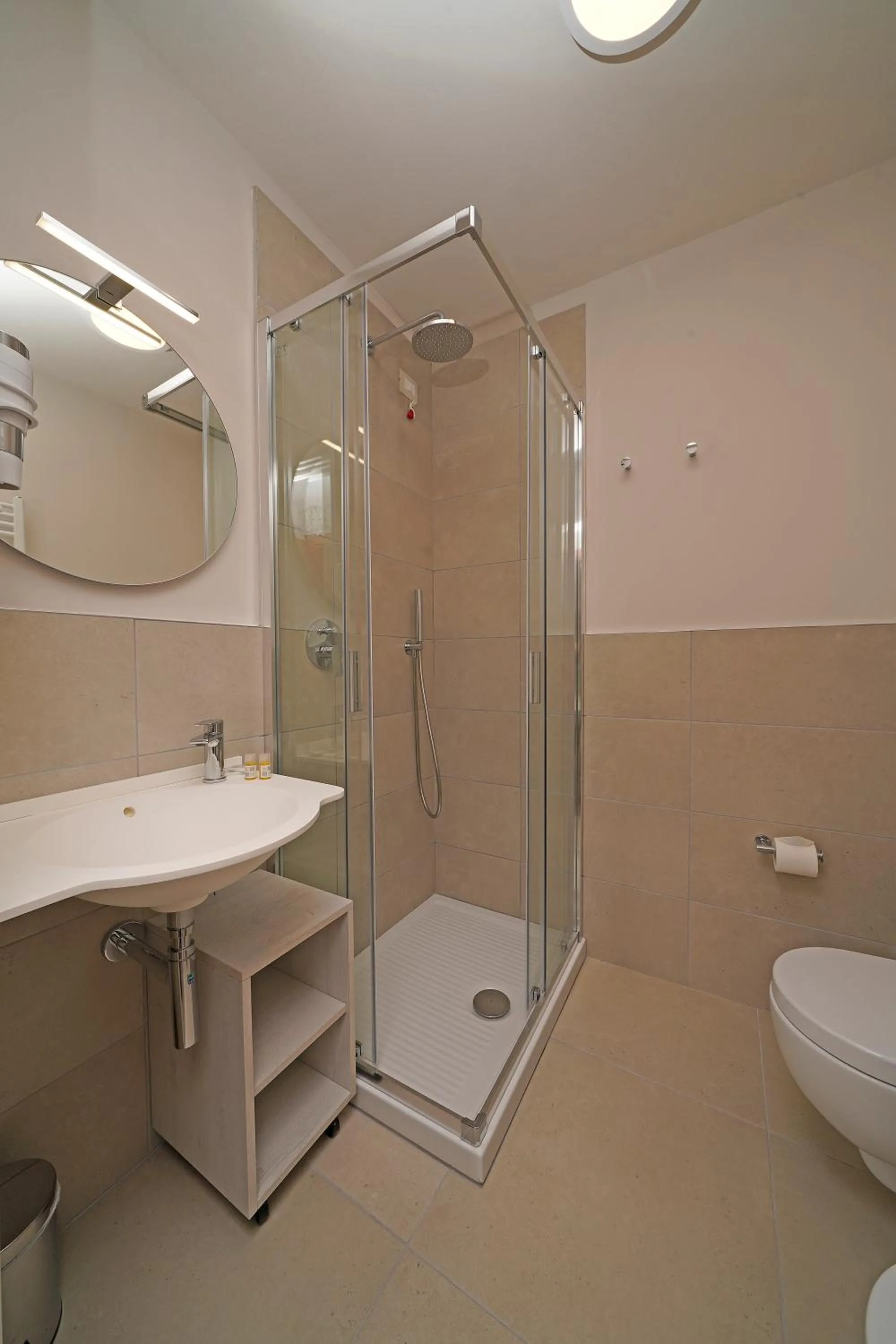 Bathroom in Hotel Du Lac Gardone Riviera