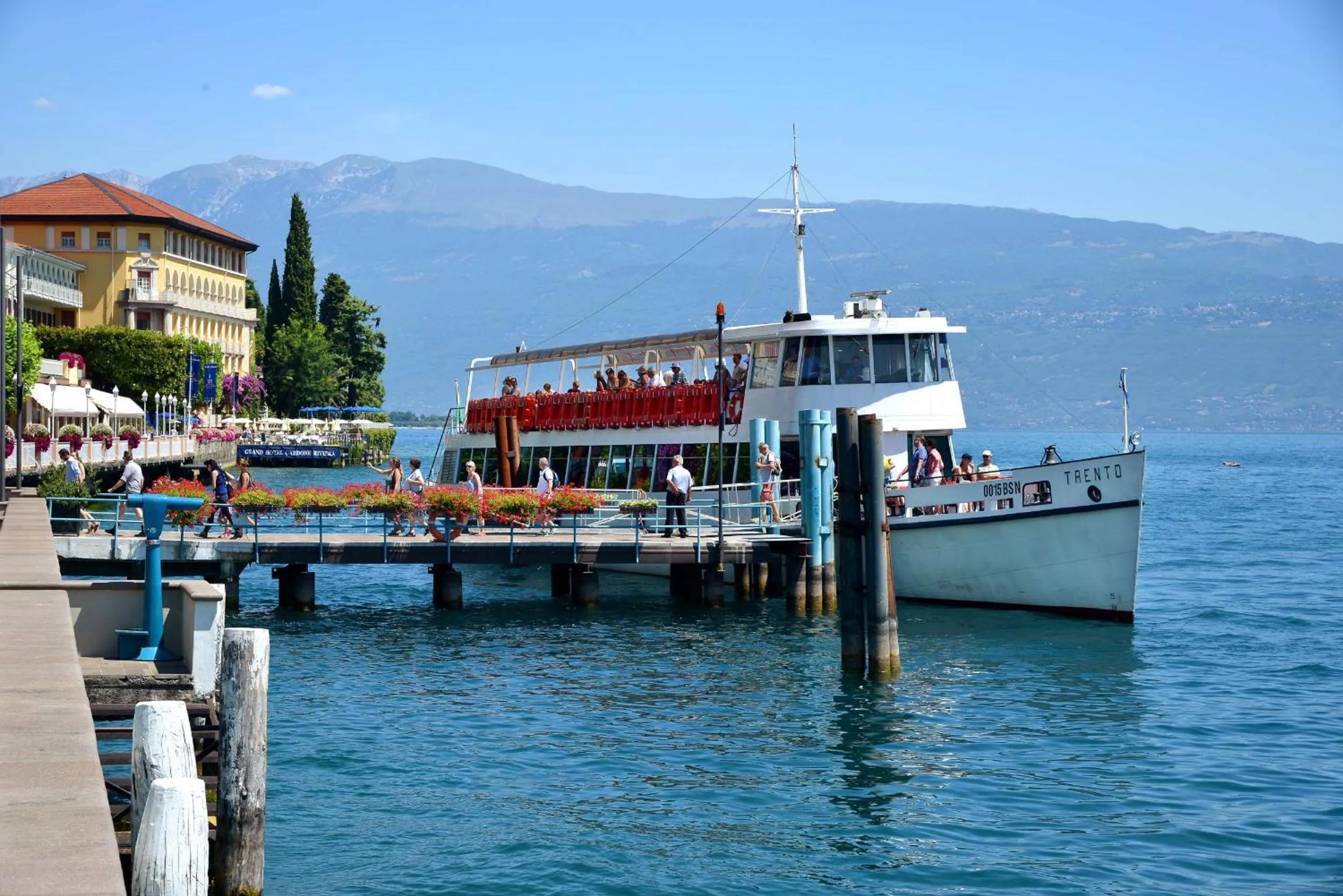 Natural landscape in Hotel Du Lac Gardone Riviera