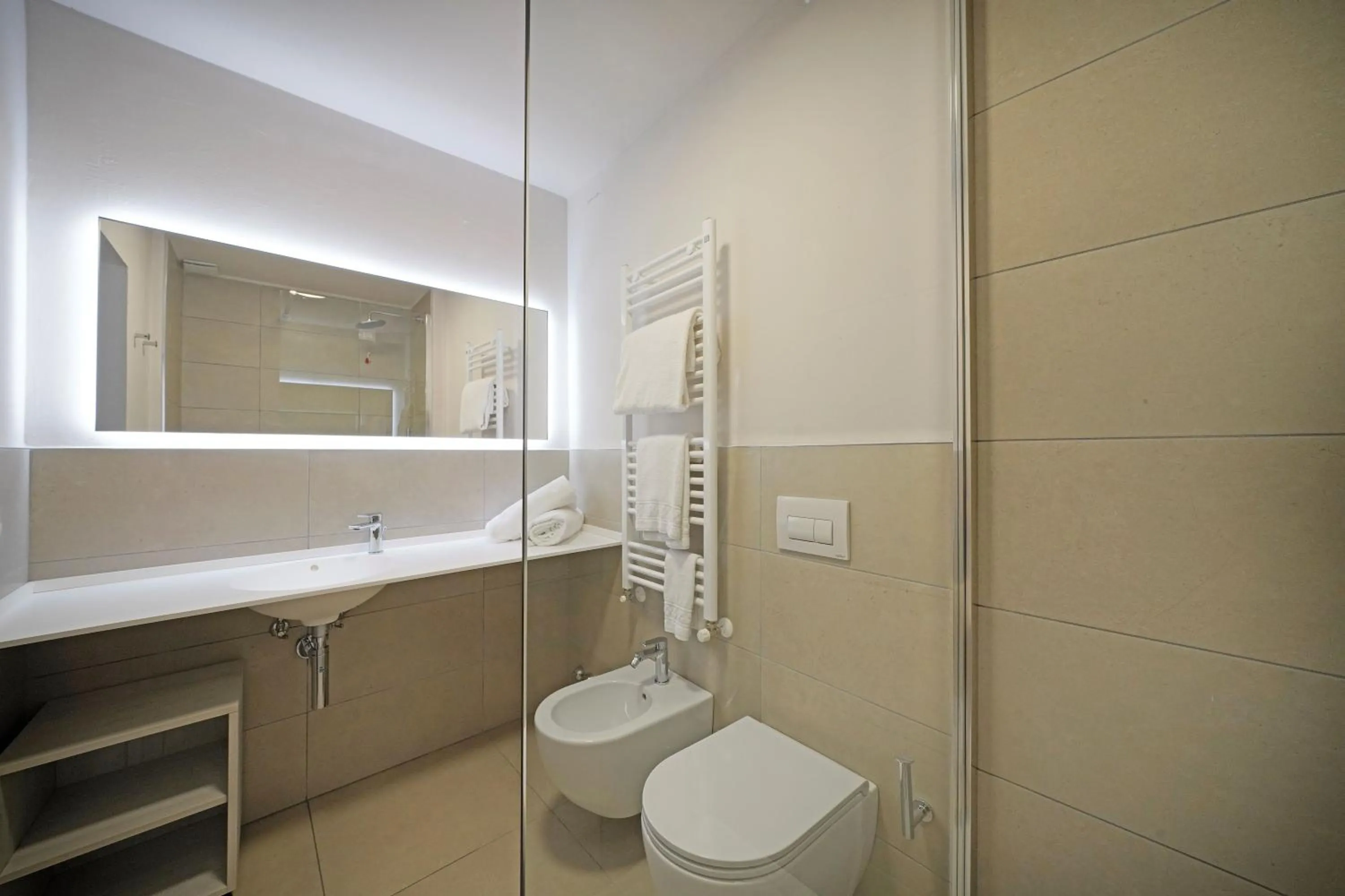 Shower in Hotel Du Lac Gardone Riviera