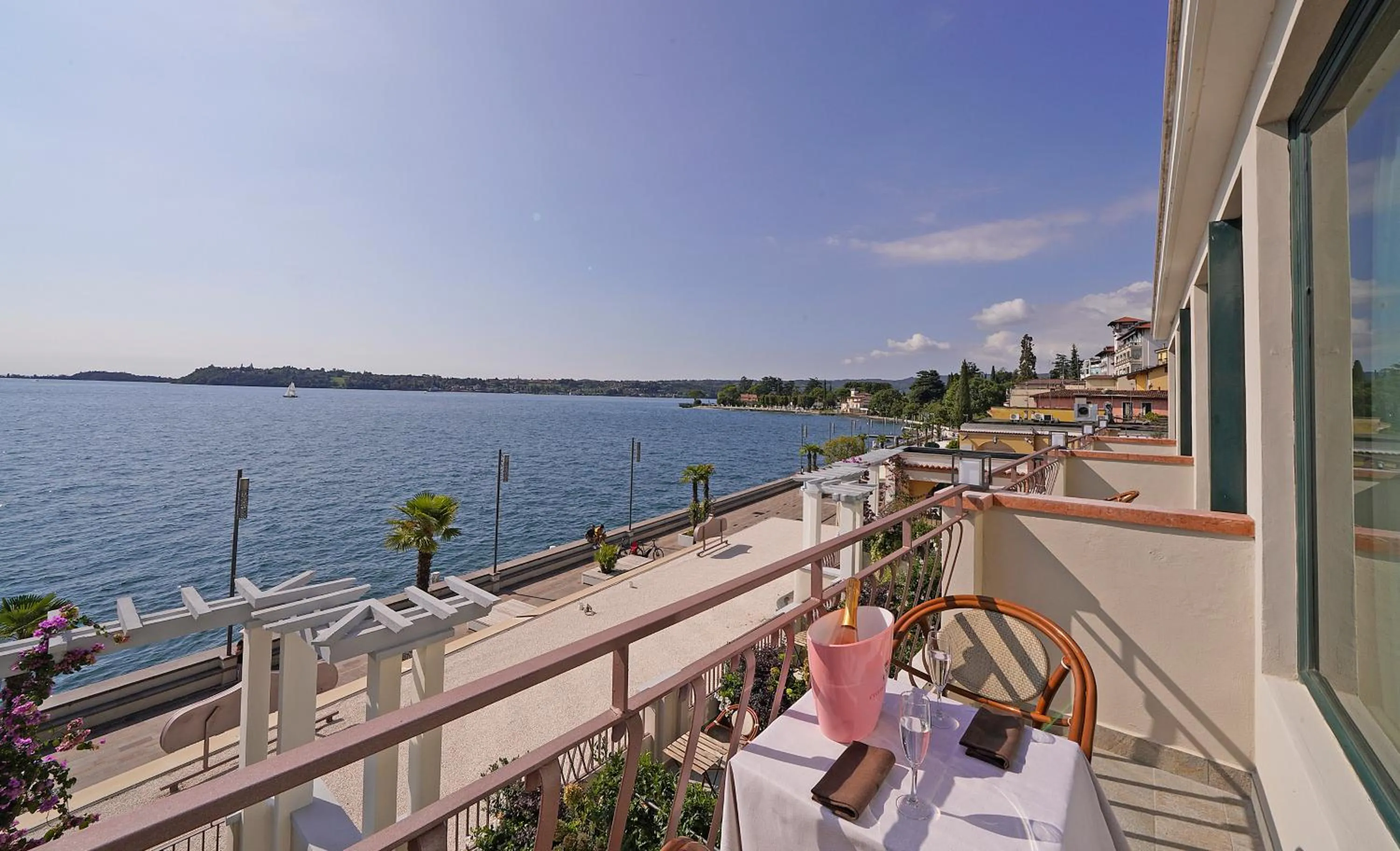 Balcony/Terrace in Hotel Du Lac Gardone Riviera