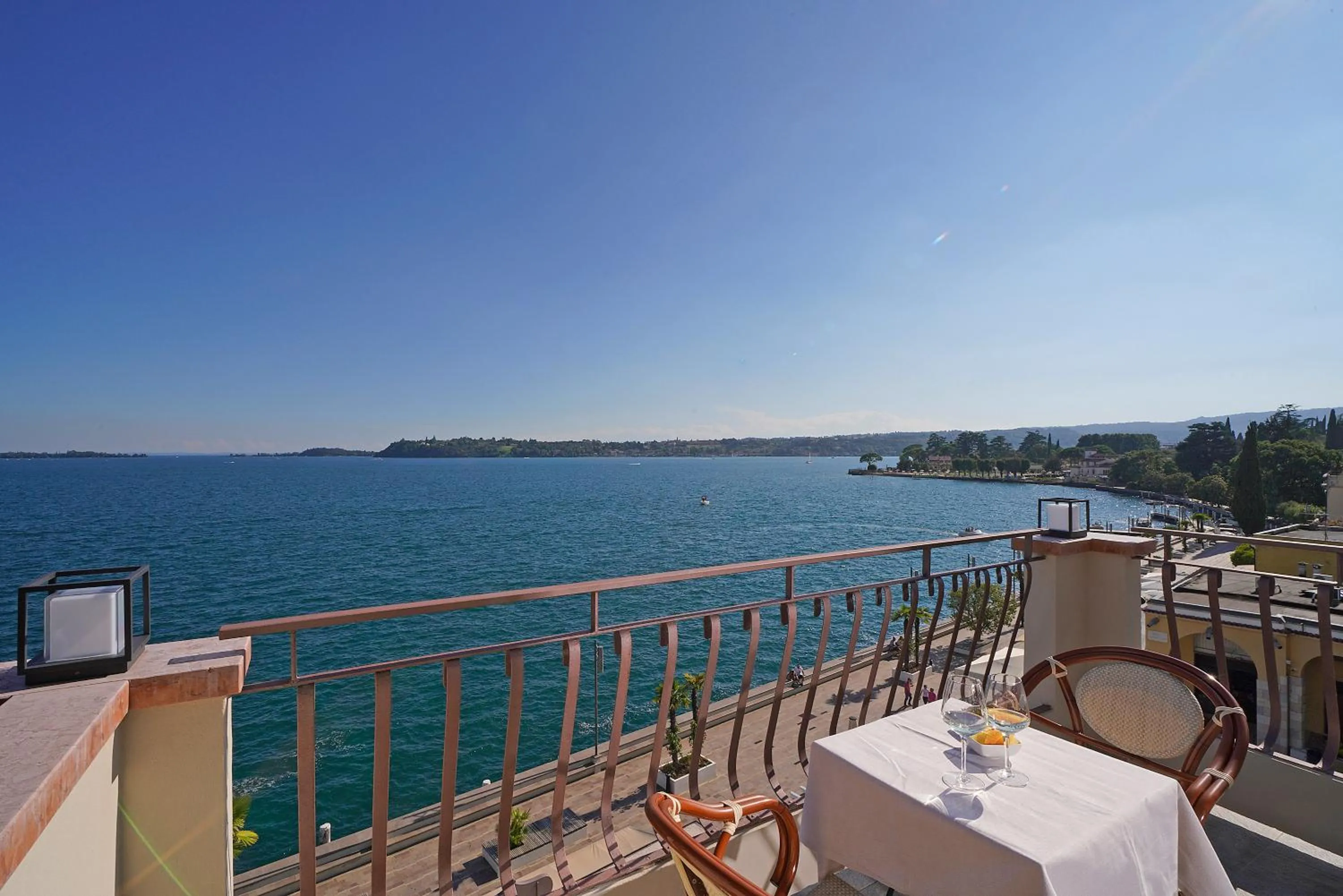 Balcony/Terrace in Hotel Du Lac Gardone Riviera