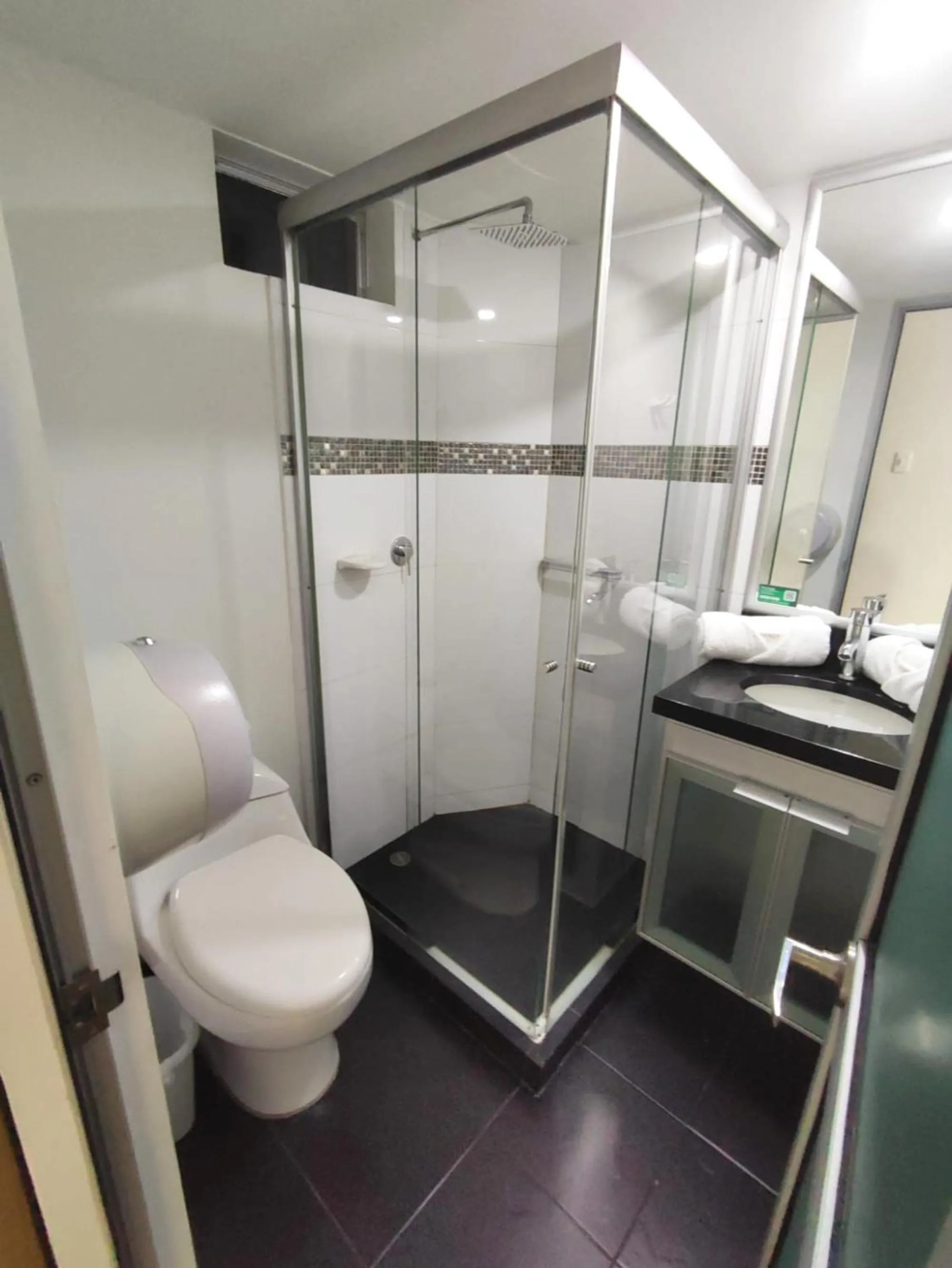 Shower in Hotel CGH Bogota Airport