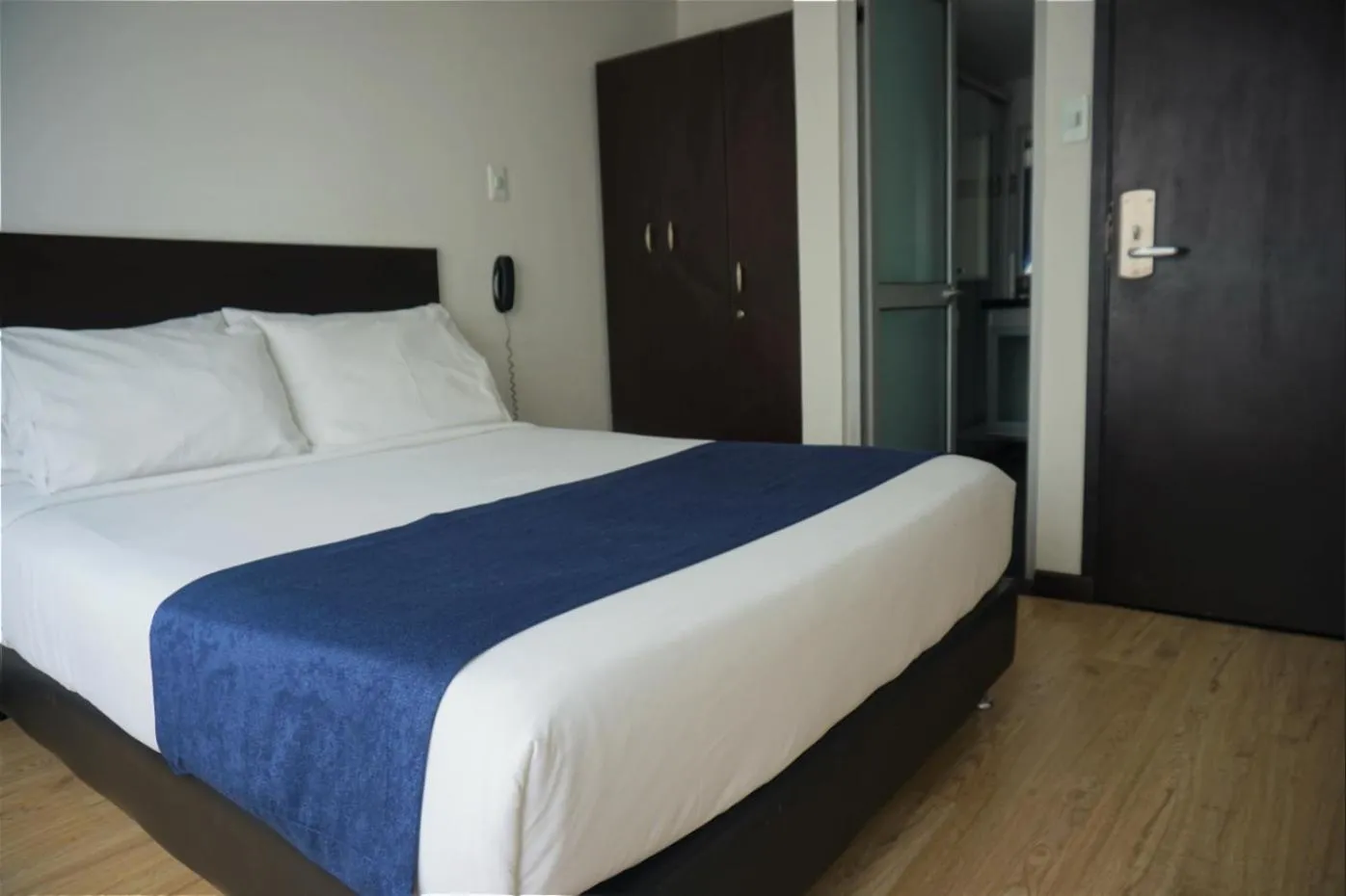 Bed in Hotel CGH Bogota Airport