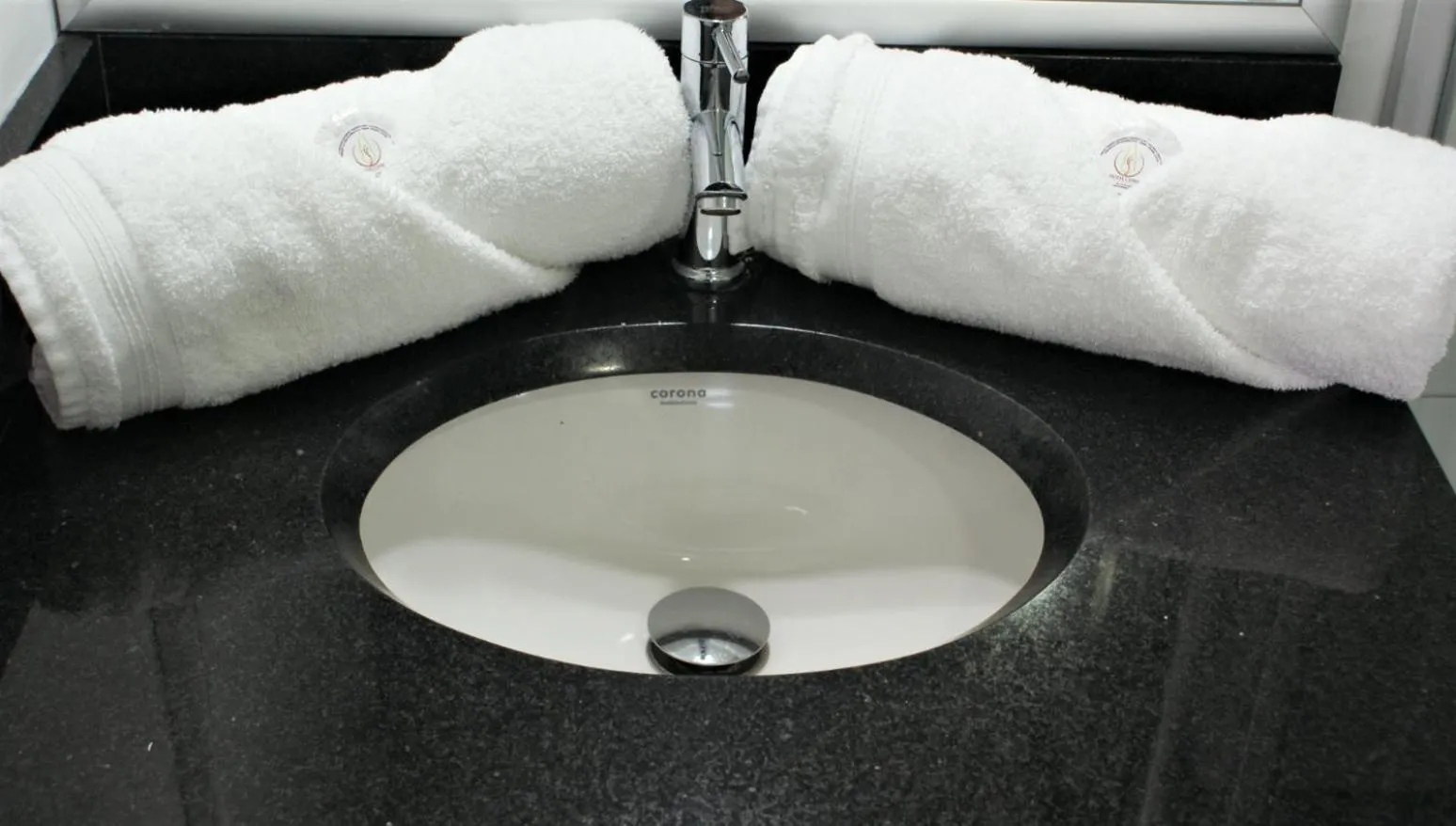 Bathroom in Hotel CGH Bogota Airport