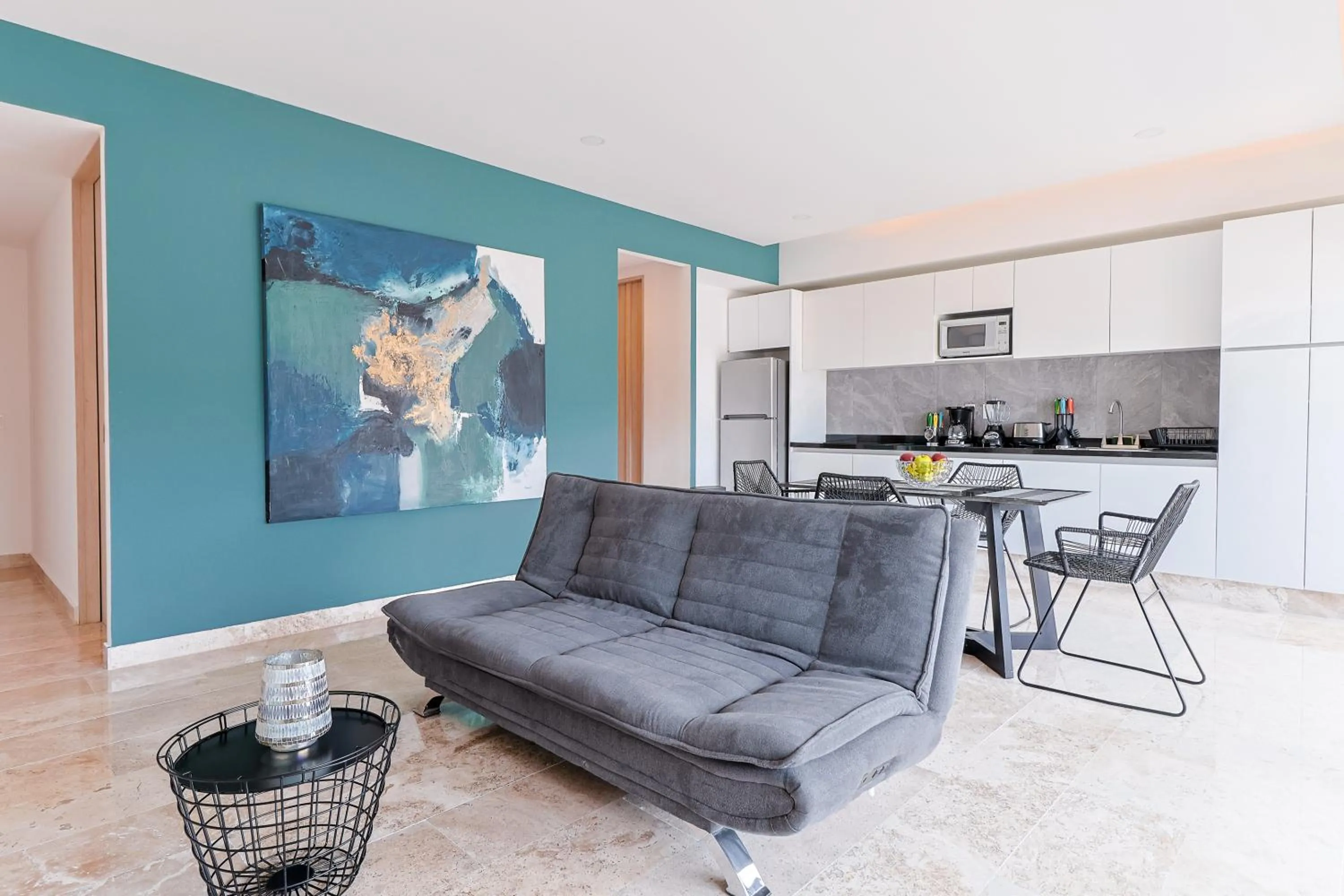 Photo of the whole room in Torre Diez by Grupo Amber