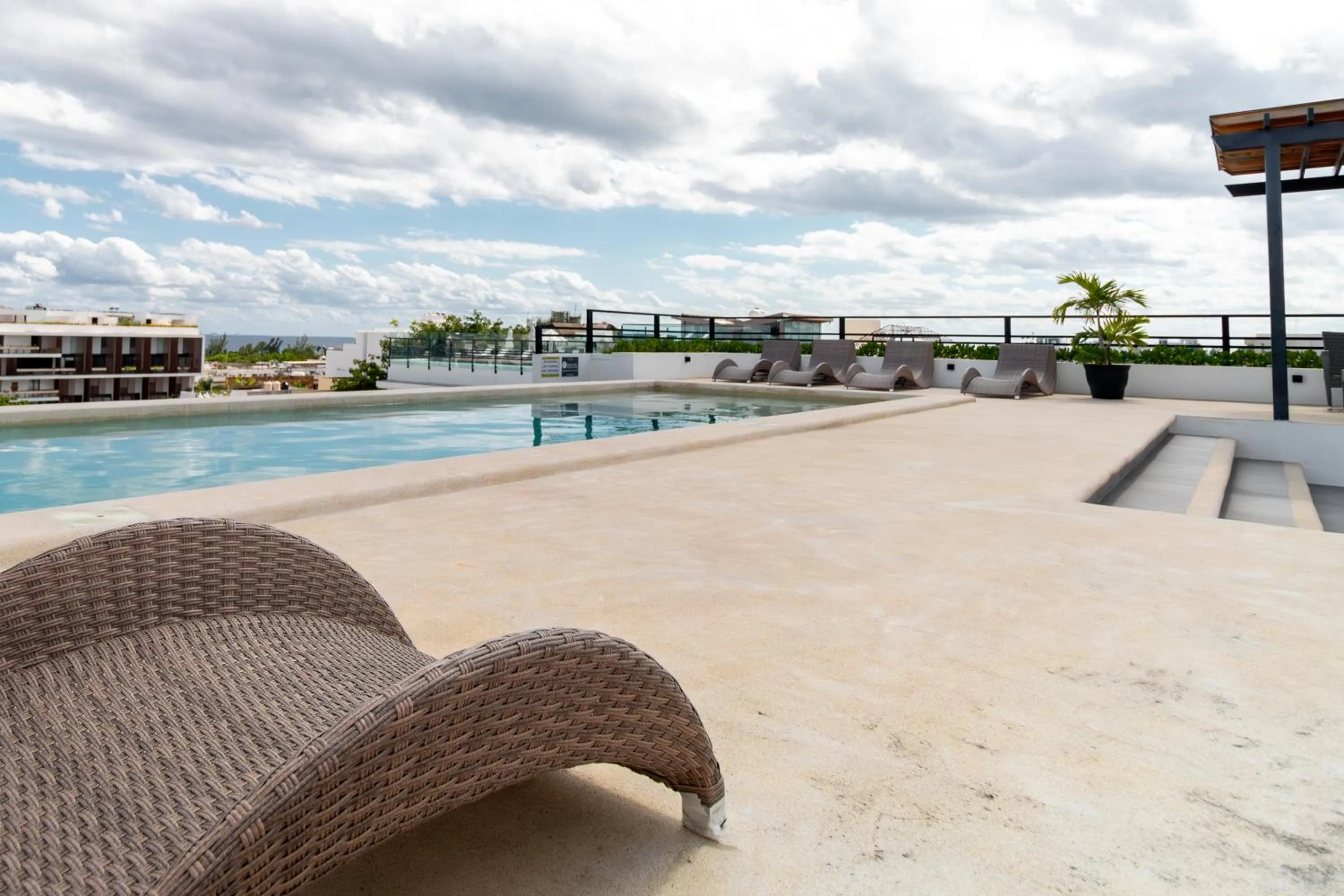 Swimming pool in Torre Diez by Grupo Amber