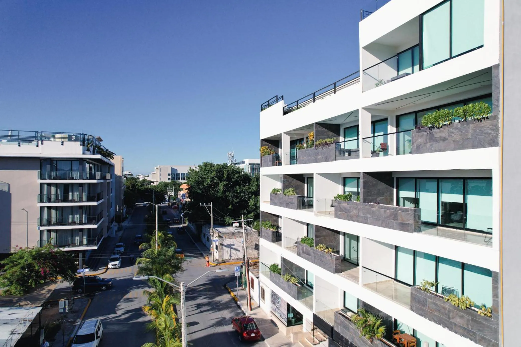 Property building in Torre Diez by Grupo Amber