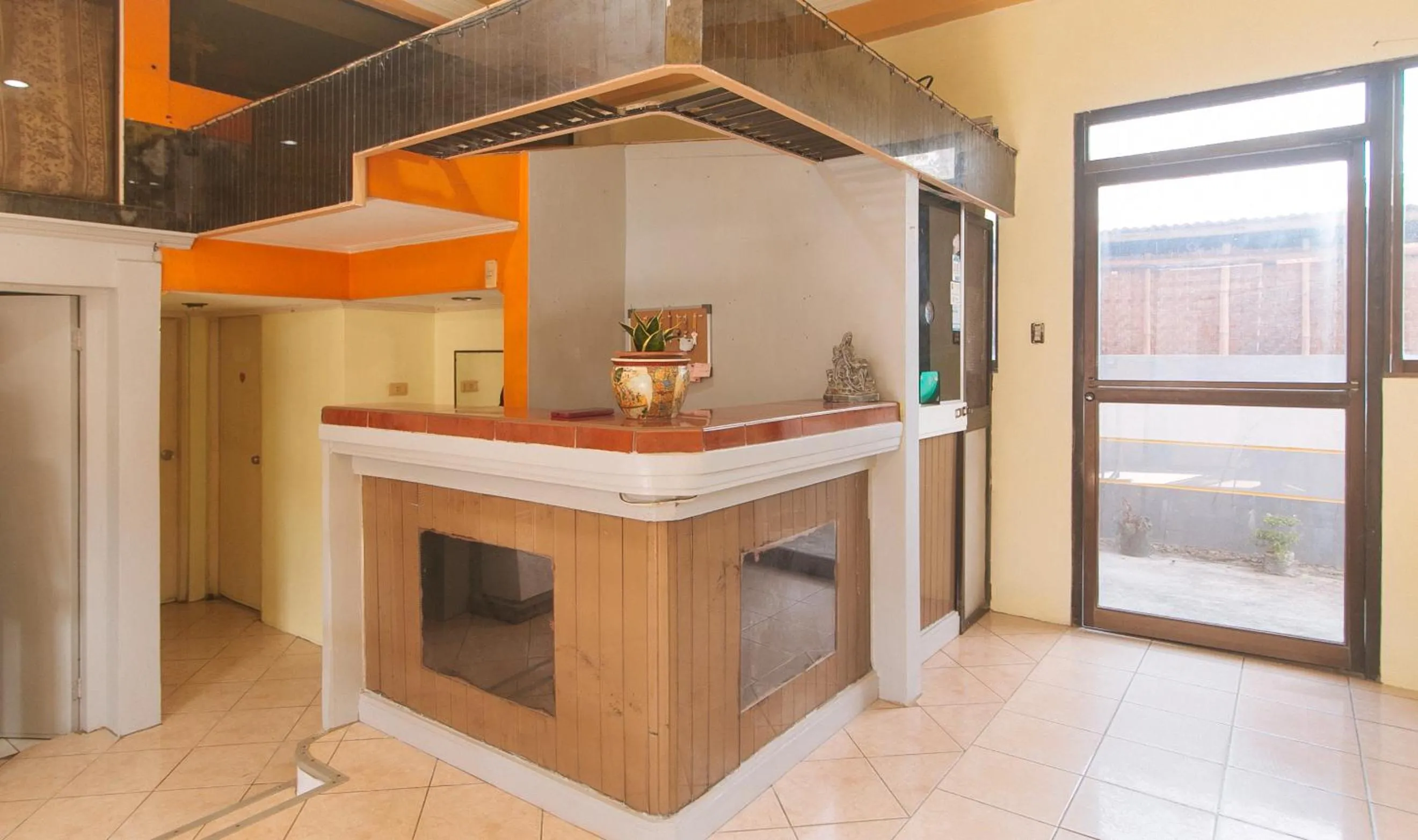 Lobby or reception in RedDoorz at Amora Villa Apartelle