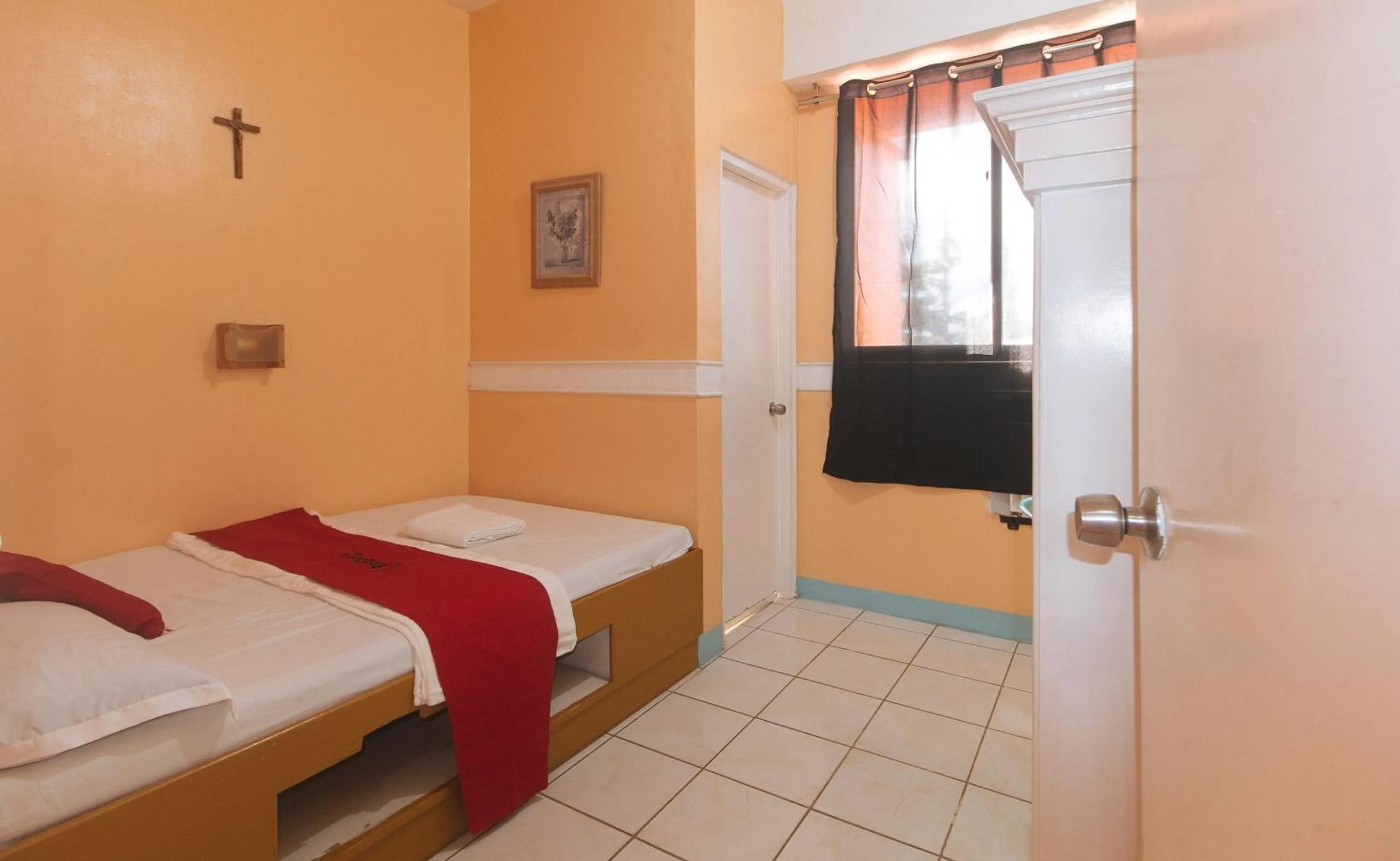 Bed in RedDoorz at Amora Villa Apartelle