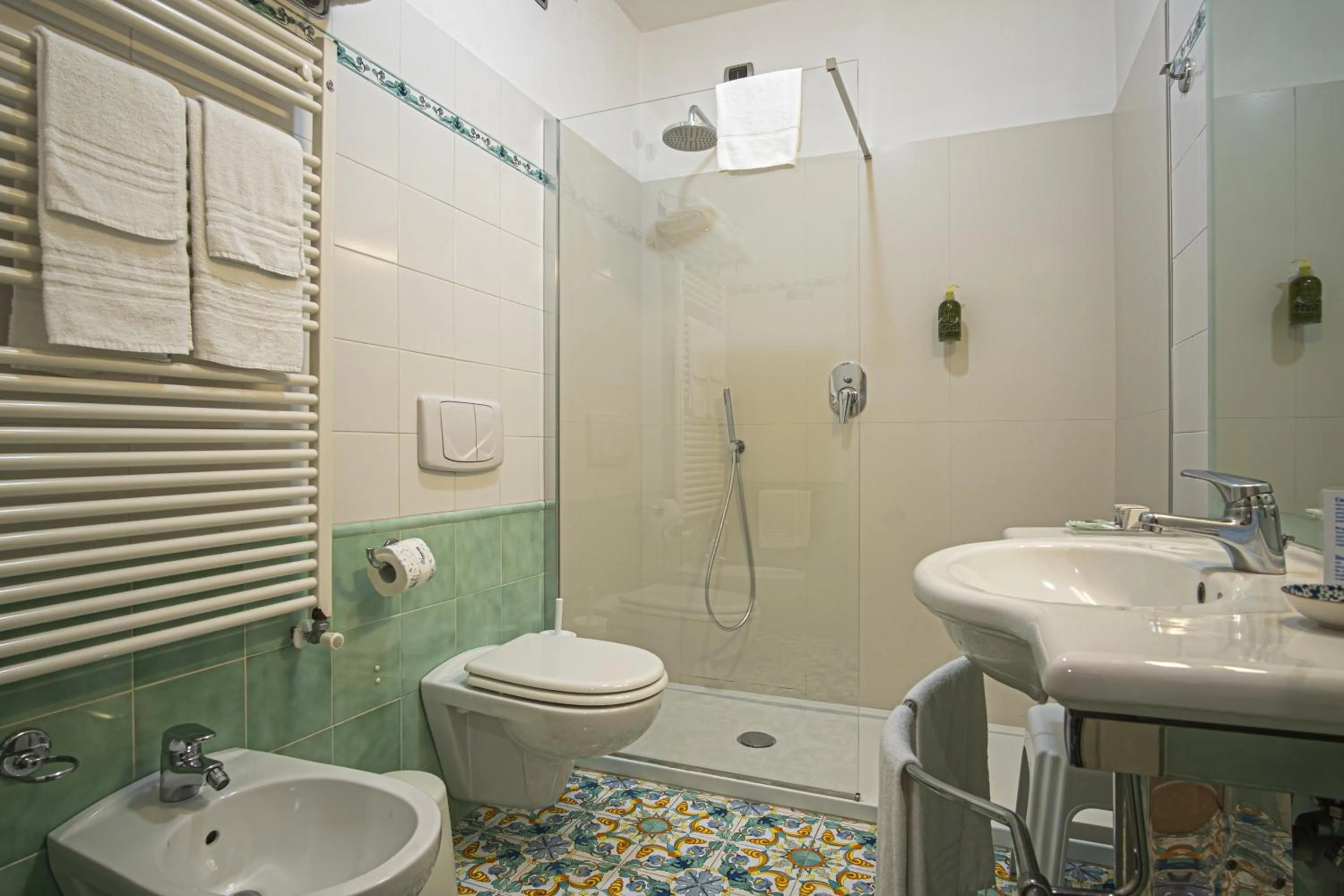 Shower in Grande Albergo