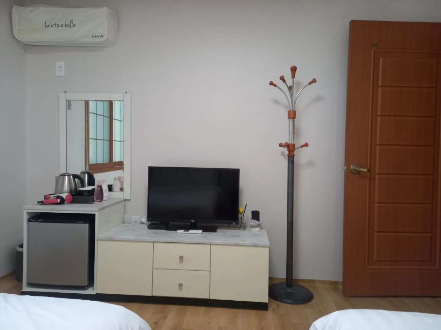 Photo of the whole room, Bed in Charlie Hotel Jeju