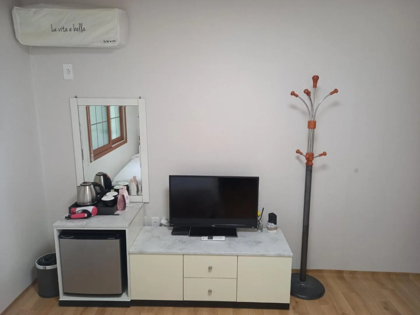 Photo of the whole room in Charlie Hotel Jeju