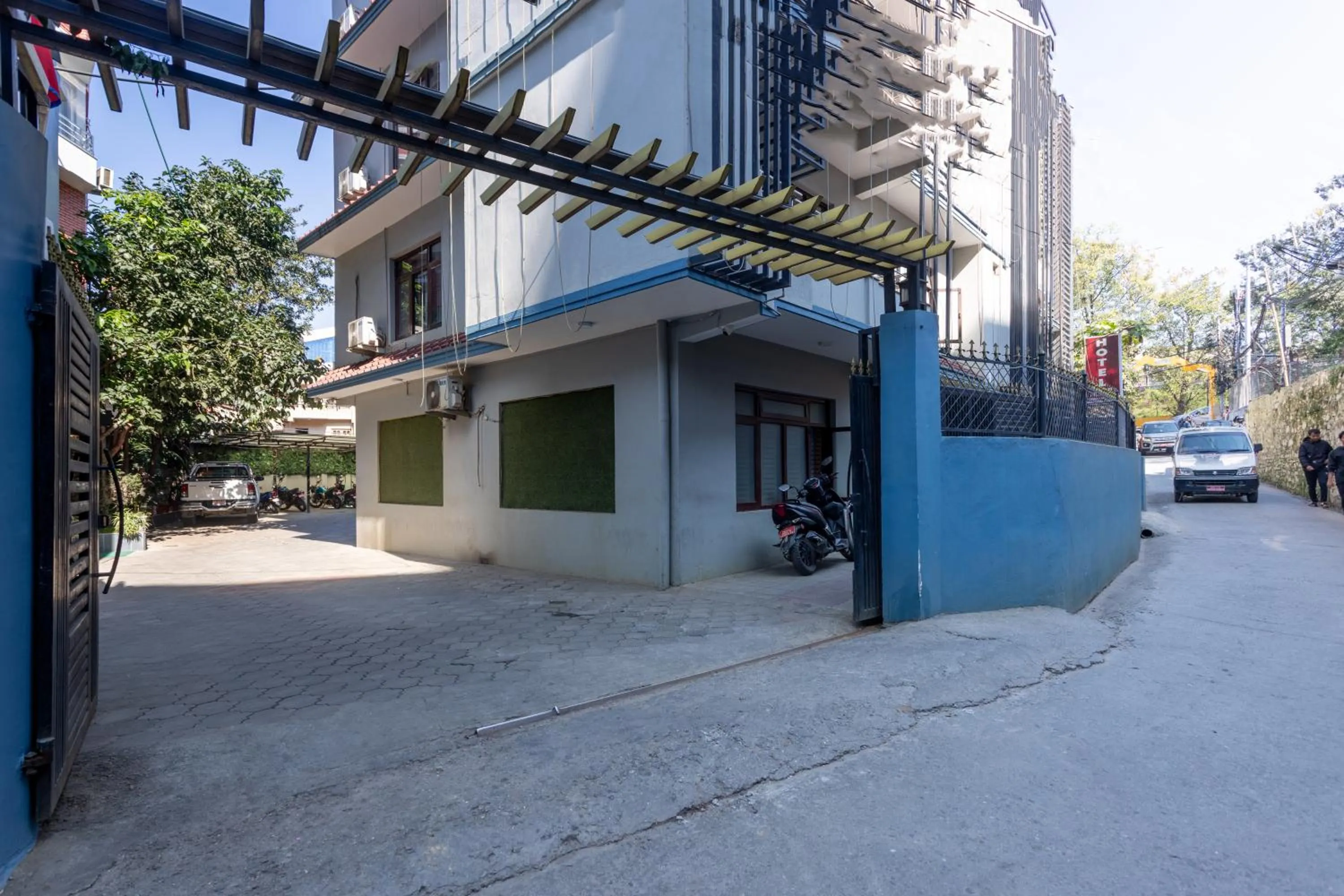 Facade/entrance in Hotel Airport Deepshree