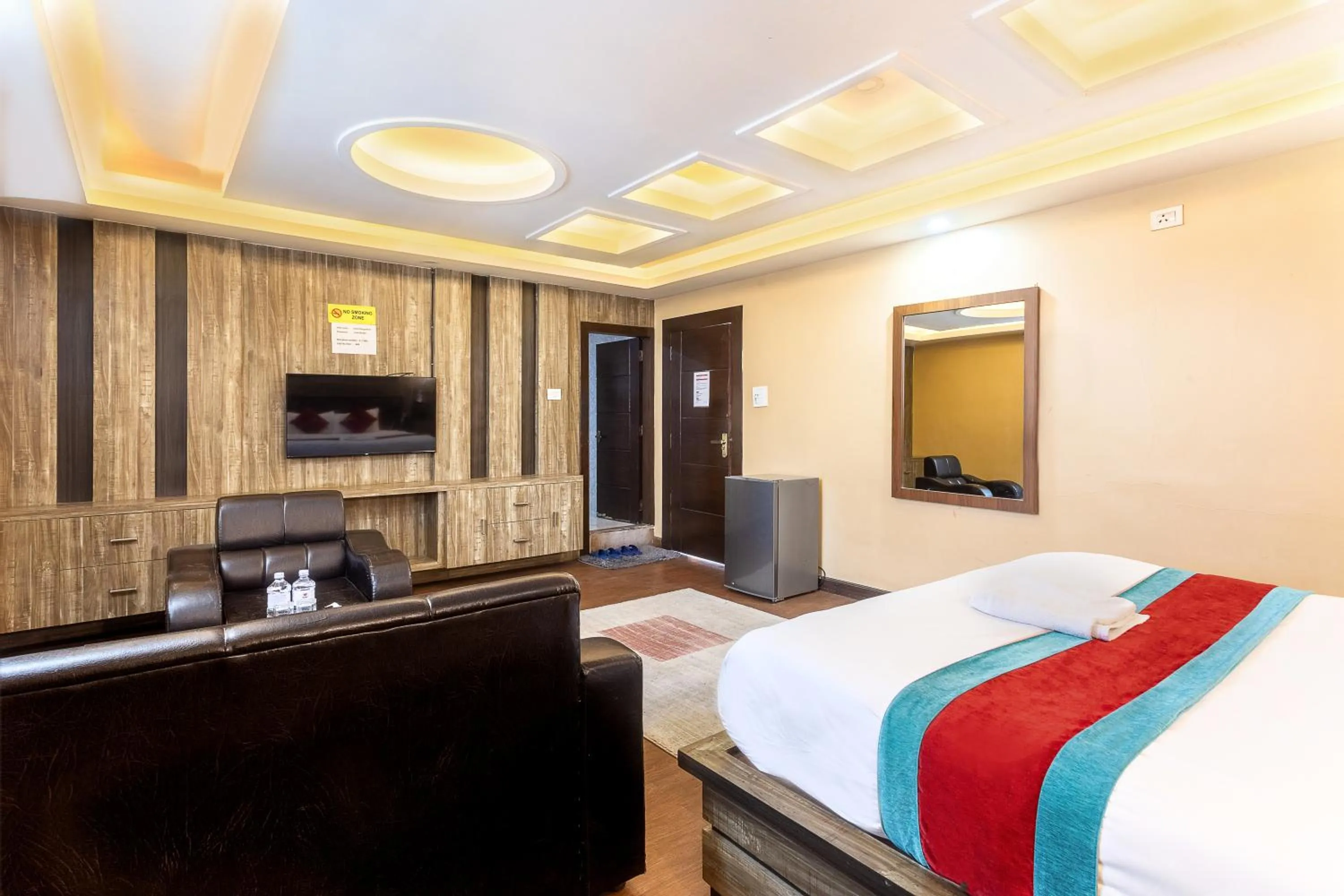 Bedroom, Bed in Hotel Airport Deepshree
