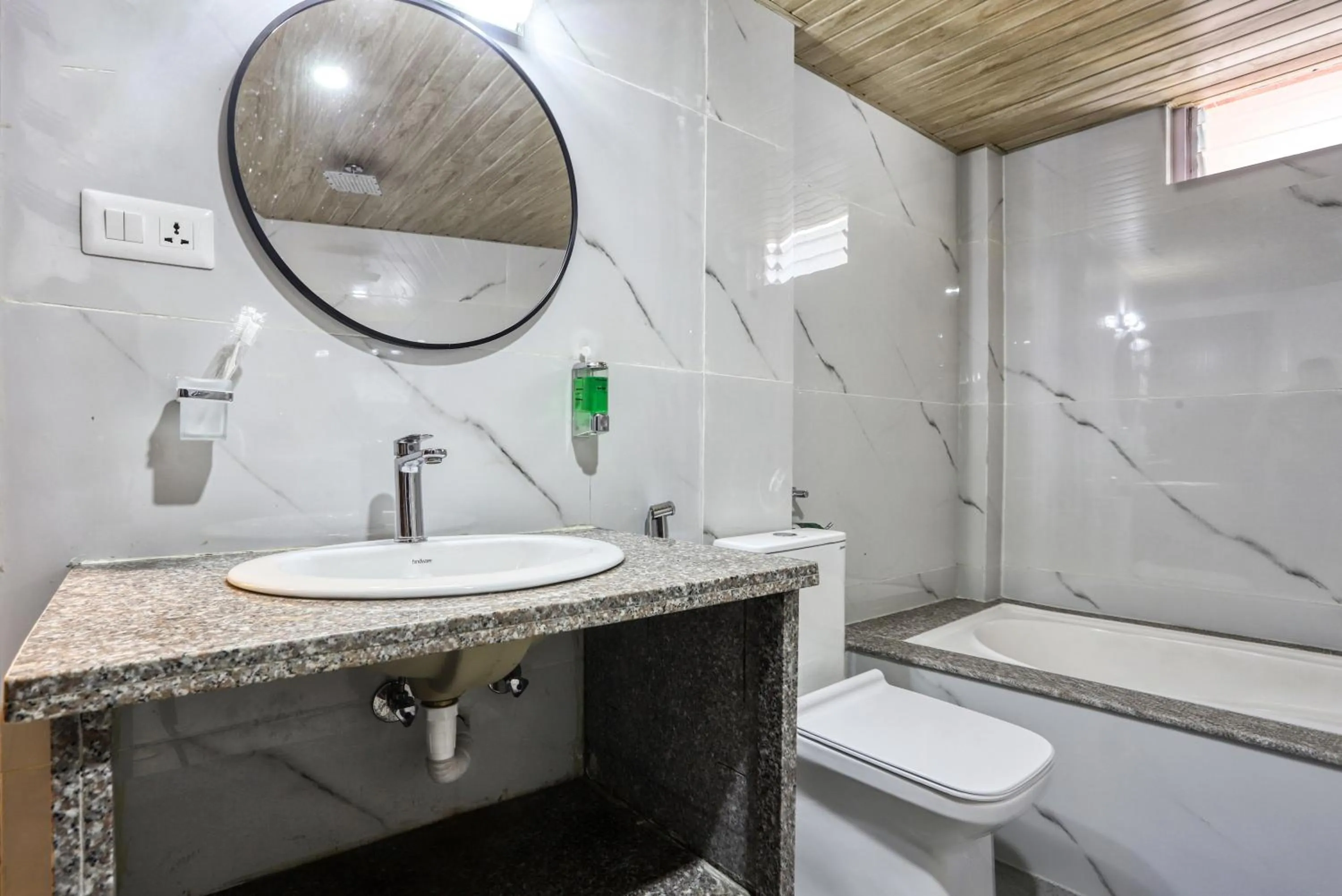 Bathroom in Hotel Airport Deepshree