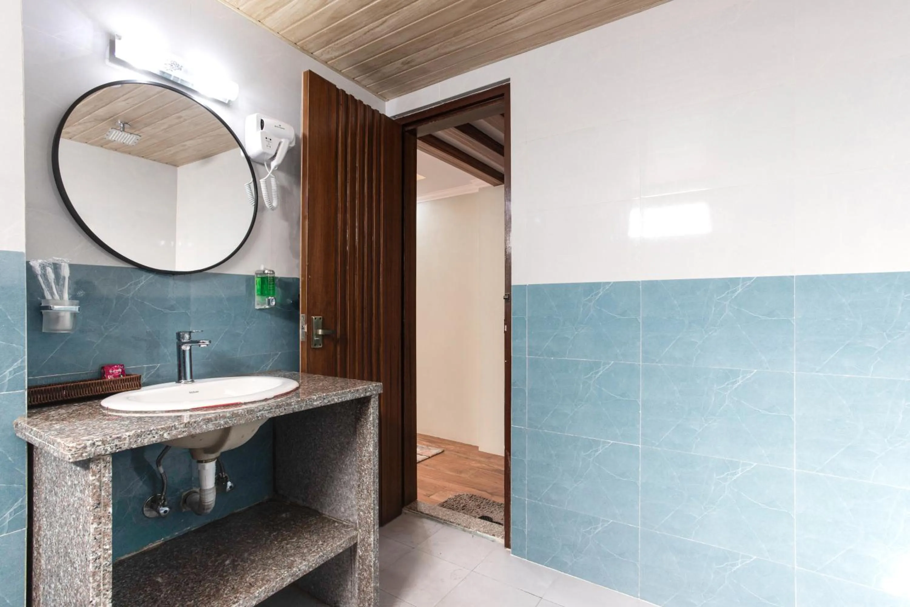 Bathroom in Hotel Airport Deepshree