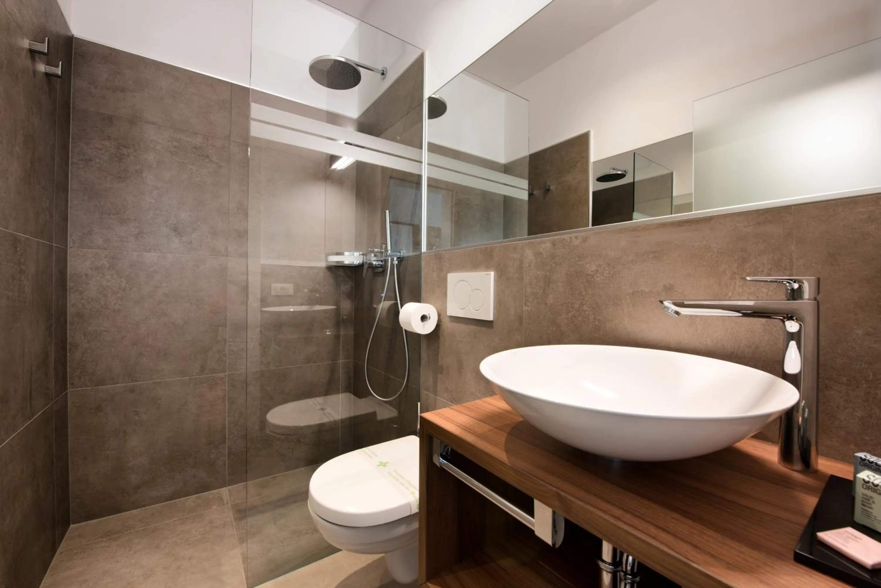 Shower in Hotel Ladurner