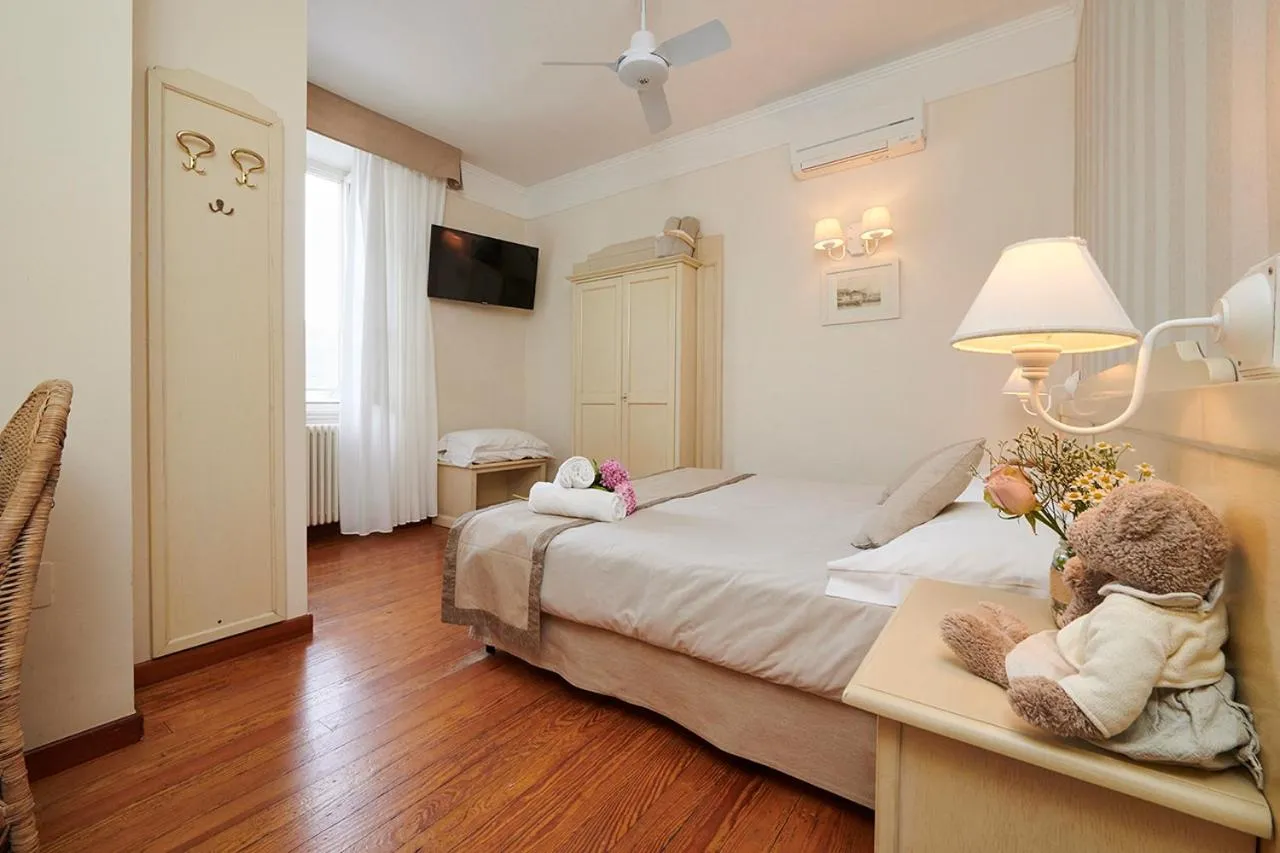 Photo of the whole room, Bed in Hotel Villa Aurora