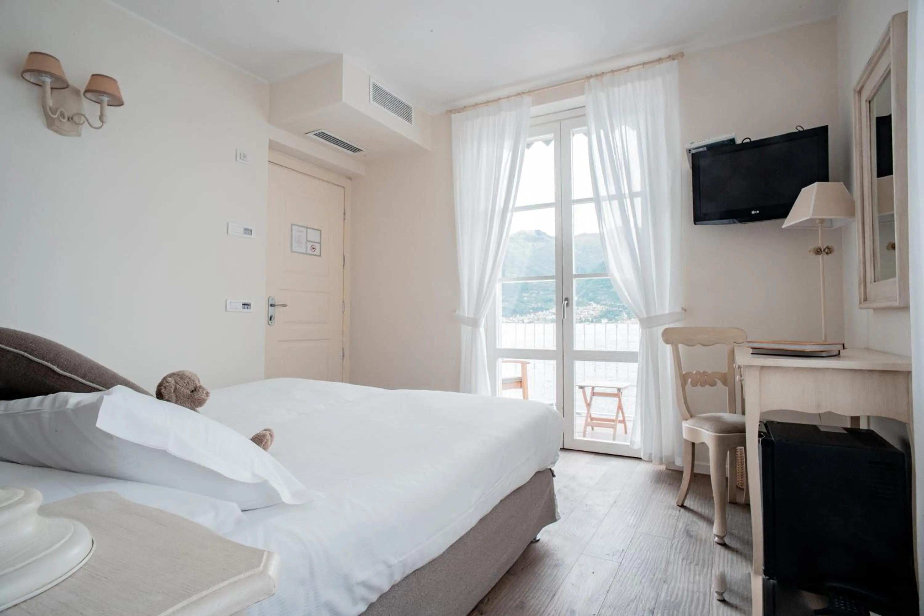 View (from property/room), Bed in Hotel Villa Aurora