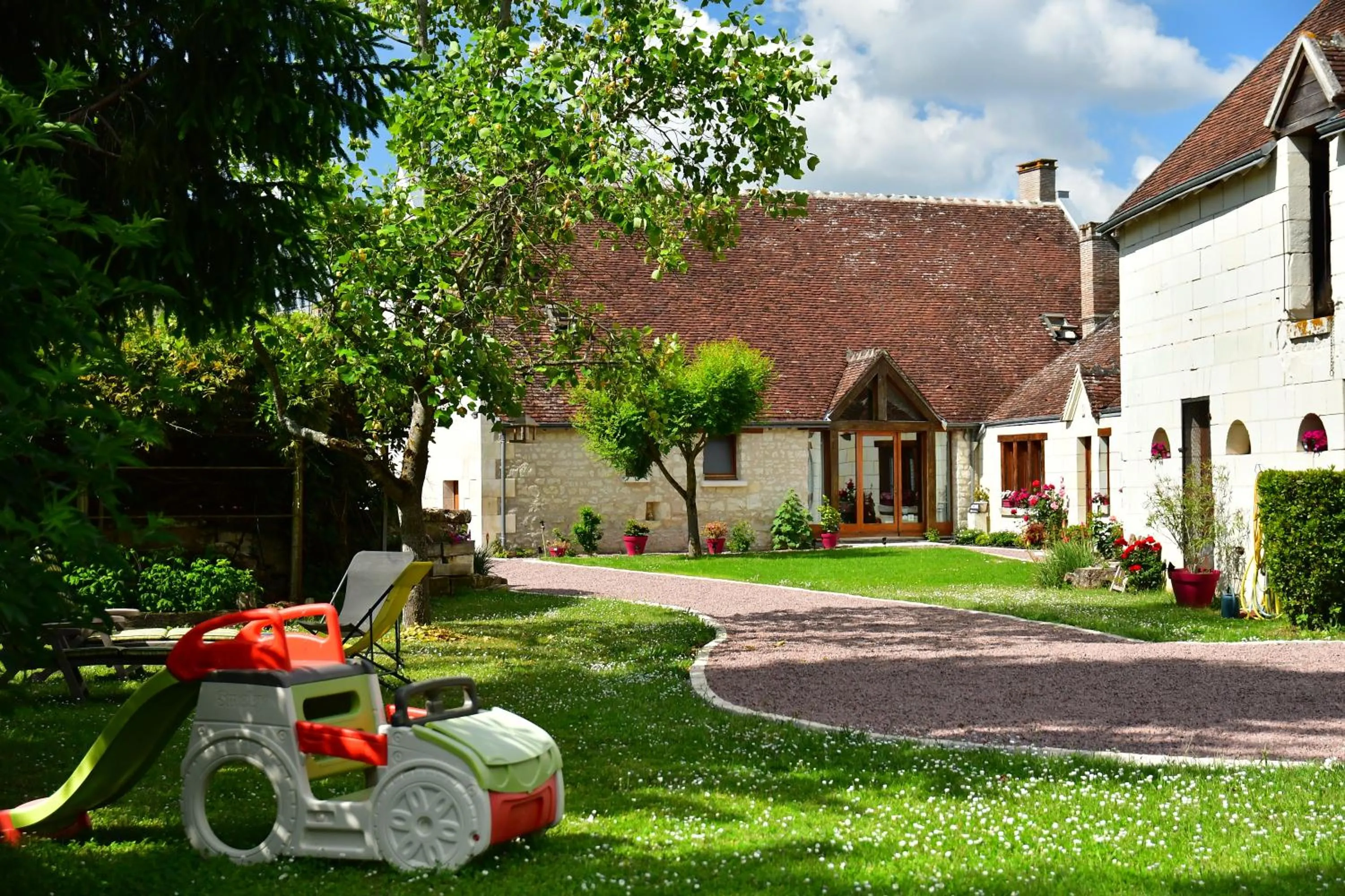 Garden in Le Tulipier de Virginie
