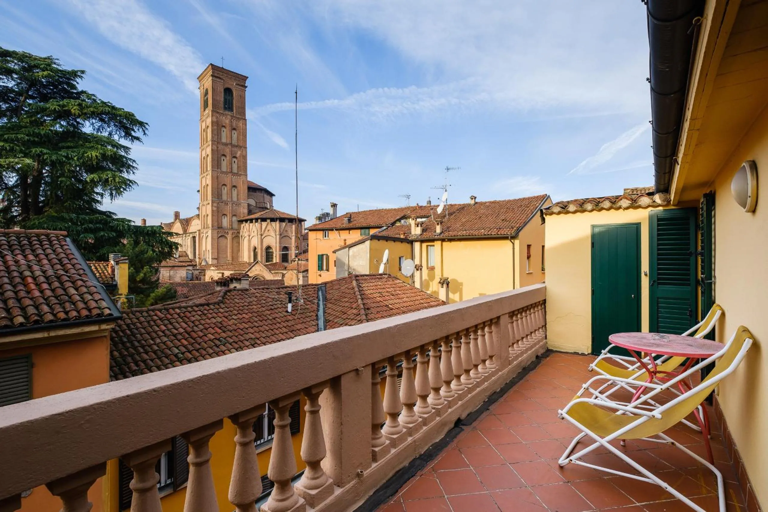 Balcony/Terrace in Vista sulle torri di Bologna by Wonderful Italy