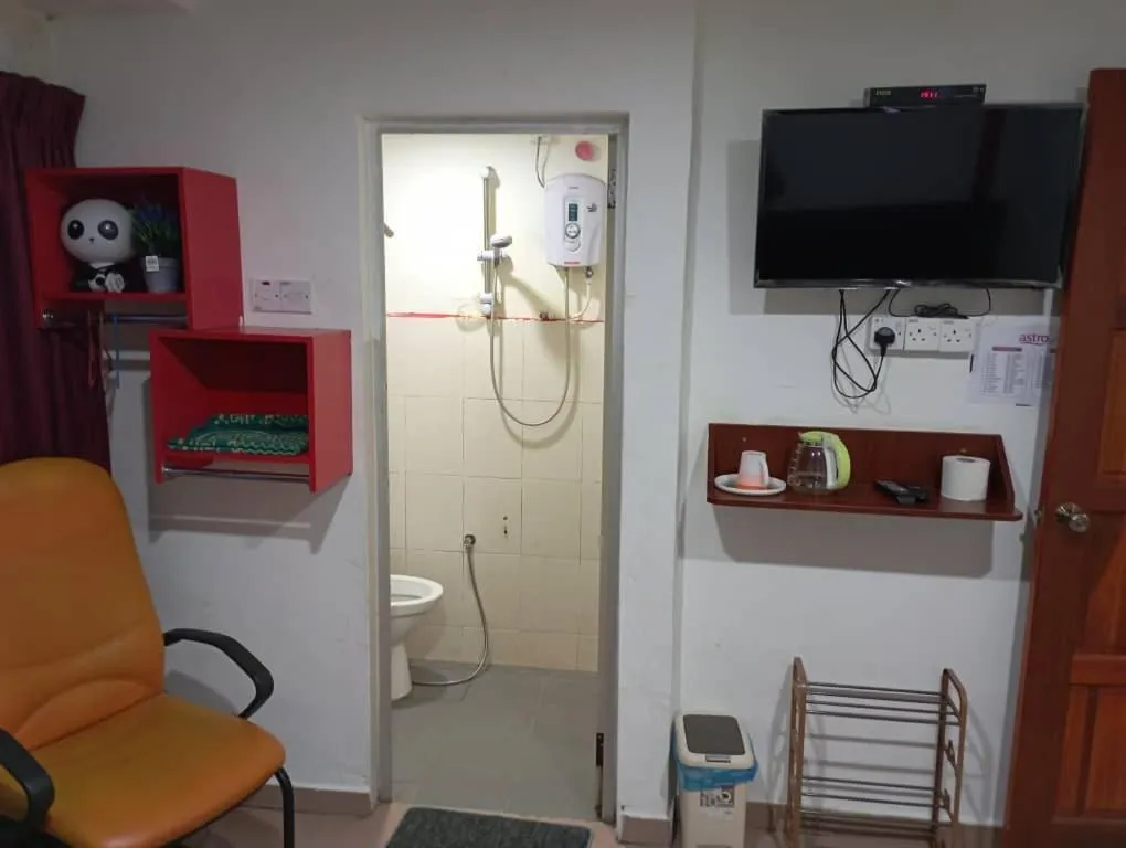 TV and multimedia in Evonne Budget Hotel