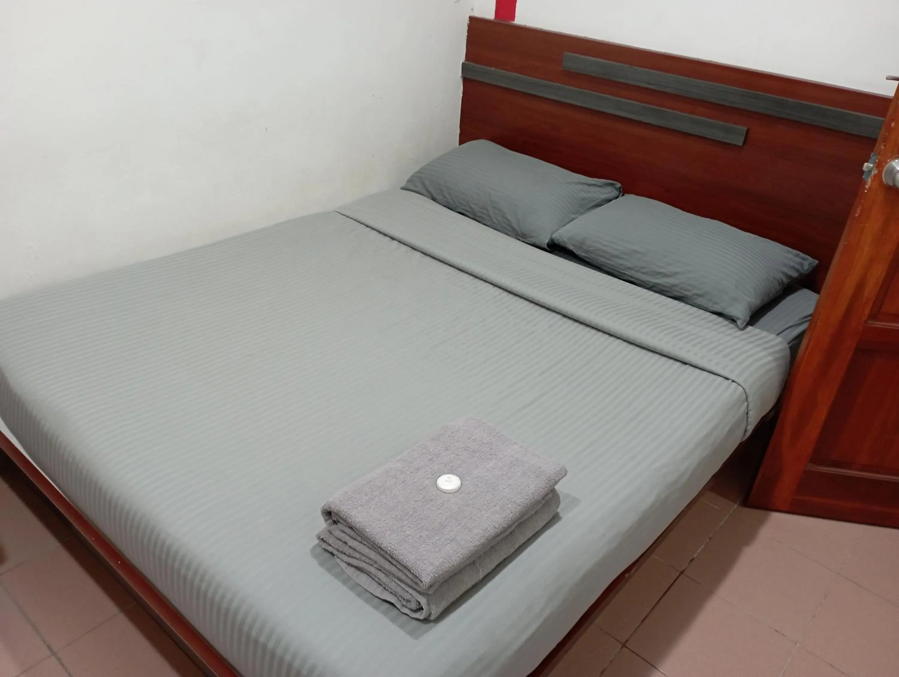 Photo of the whole room, Bed in Evonne Budget Hotel