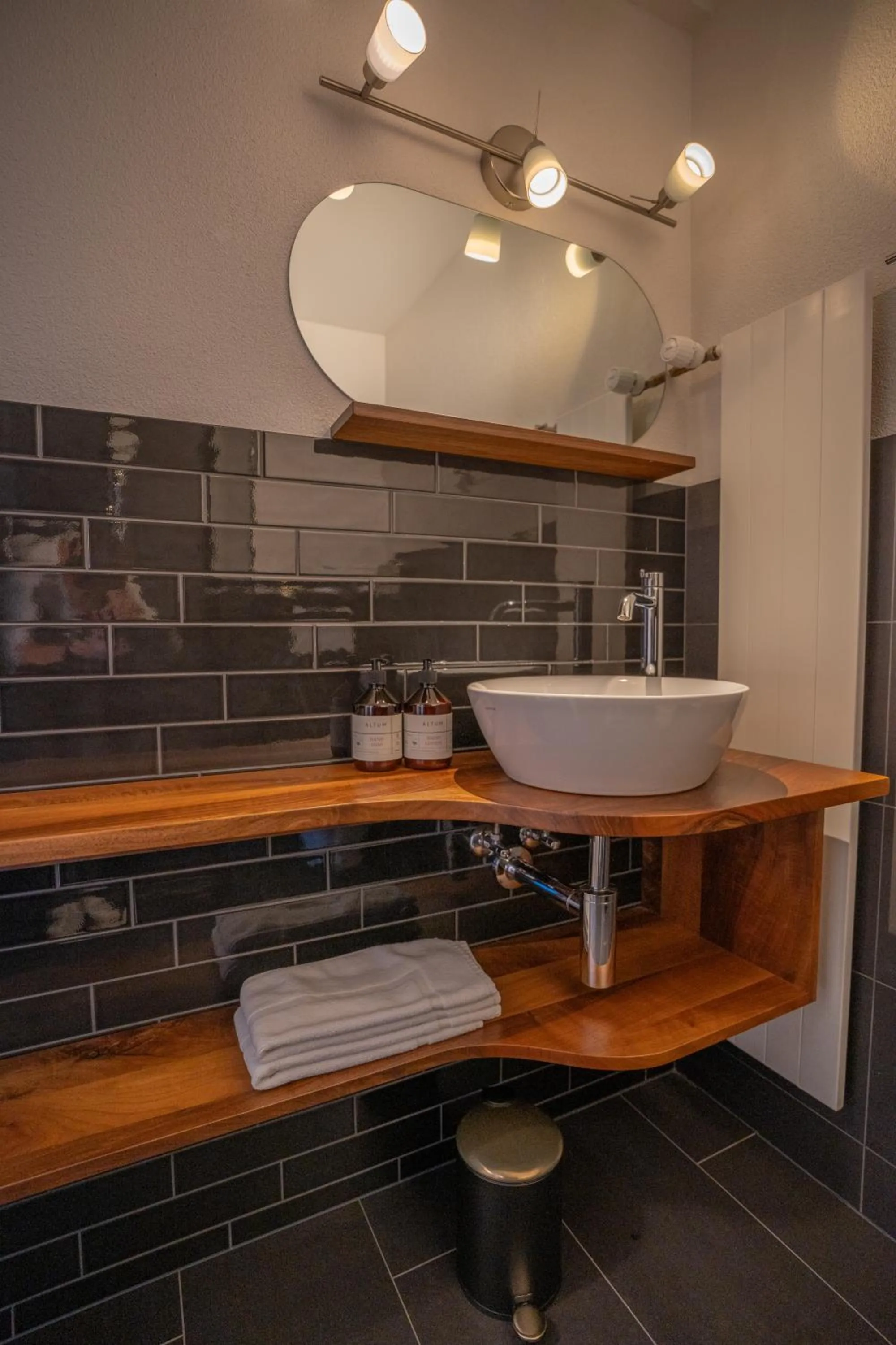 Property building in Hotel B&B Stossplatz anytime and easy self Check-in