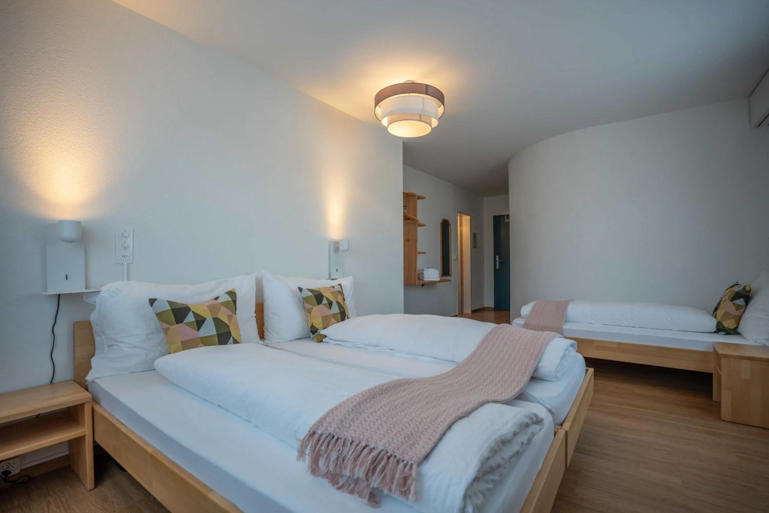 Property building, Bed in Hotel B&B Stossplatz anytime and easy self Check-in