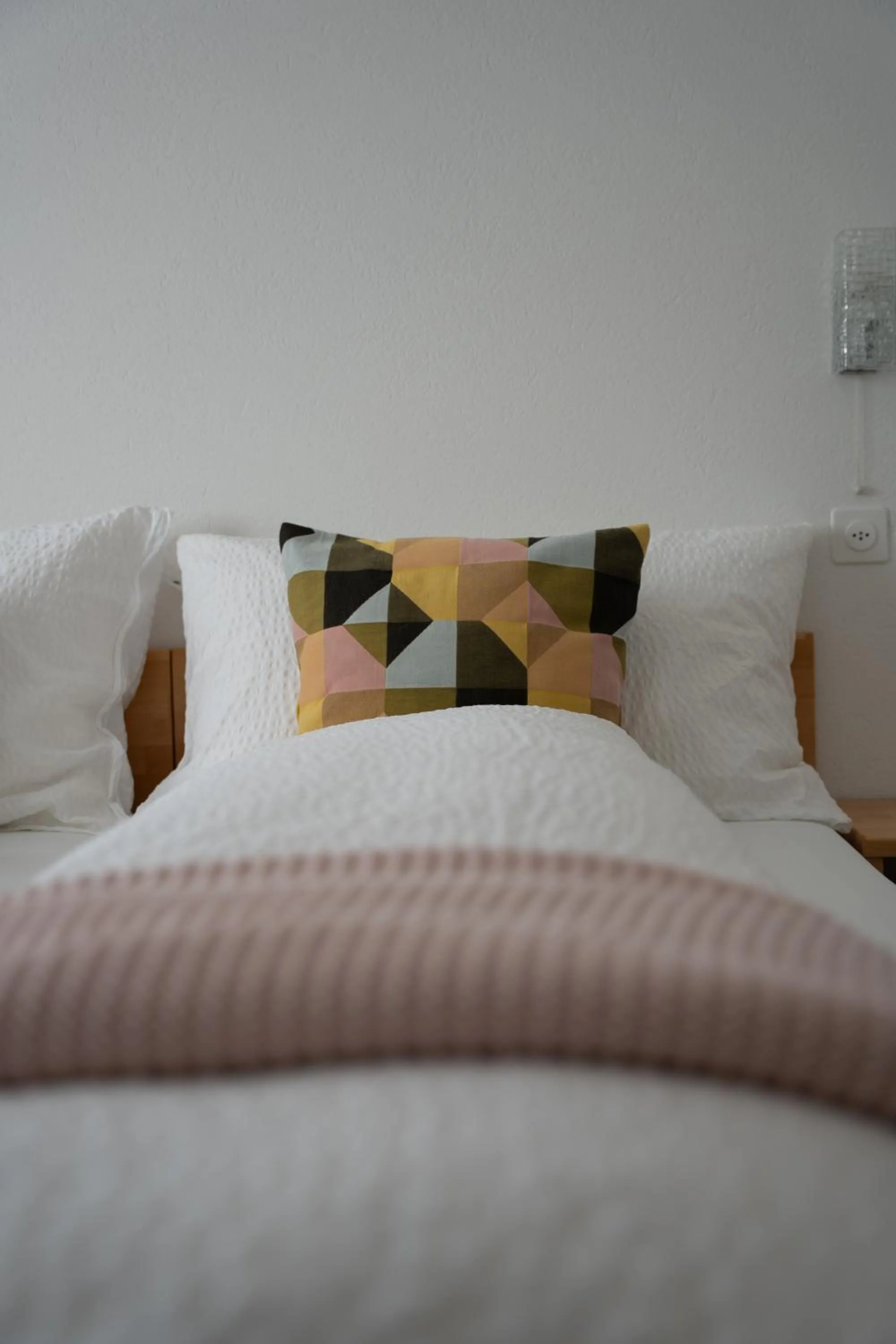 Property building, Bed in Hotel B&B Stossplatz anytime and easy self Check-in