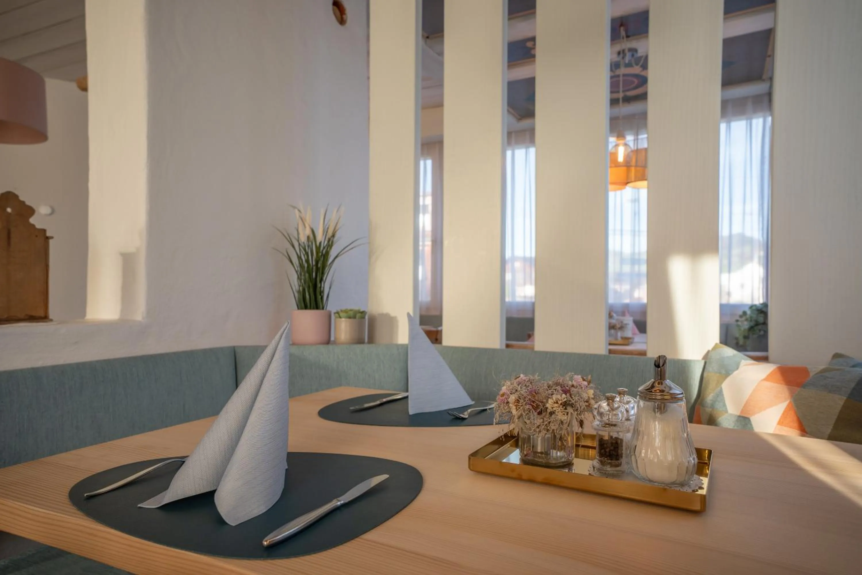 Restaurant/places to eat in Hotel B&B Stossplatz anytime and easy self Check-in