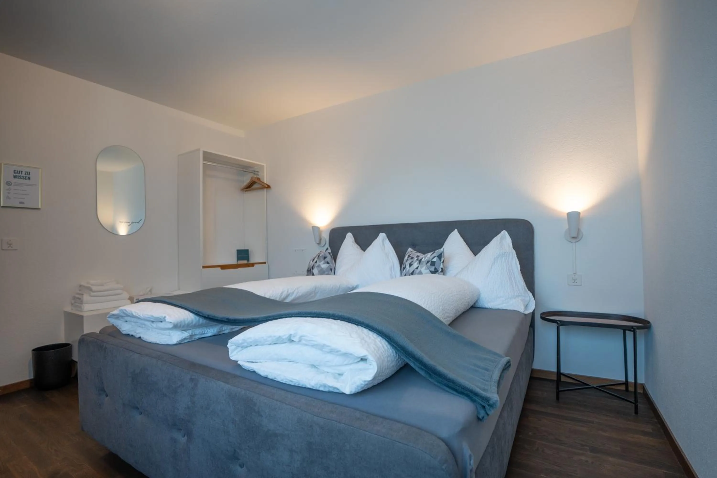 Bed in Hotel B&B Stossplatz anytime and easy self Check-in