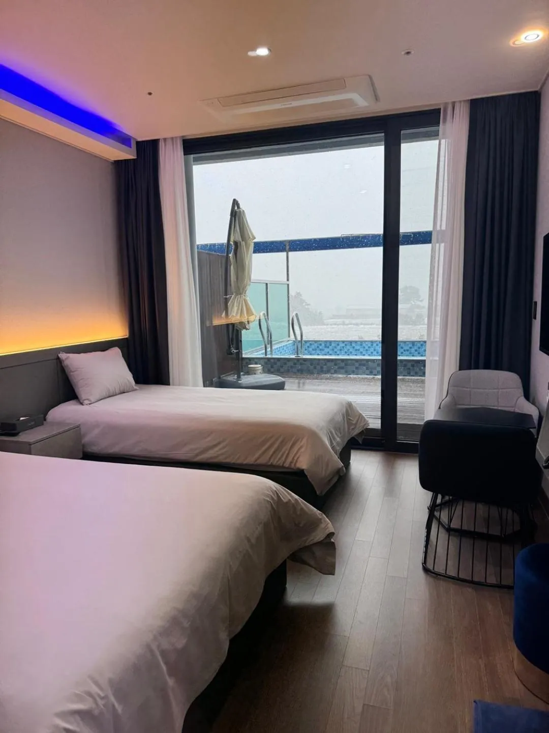 Bed in Sanbangsan Hotel