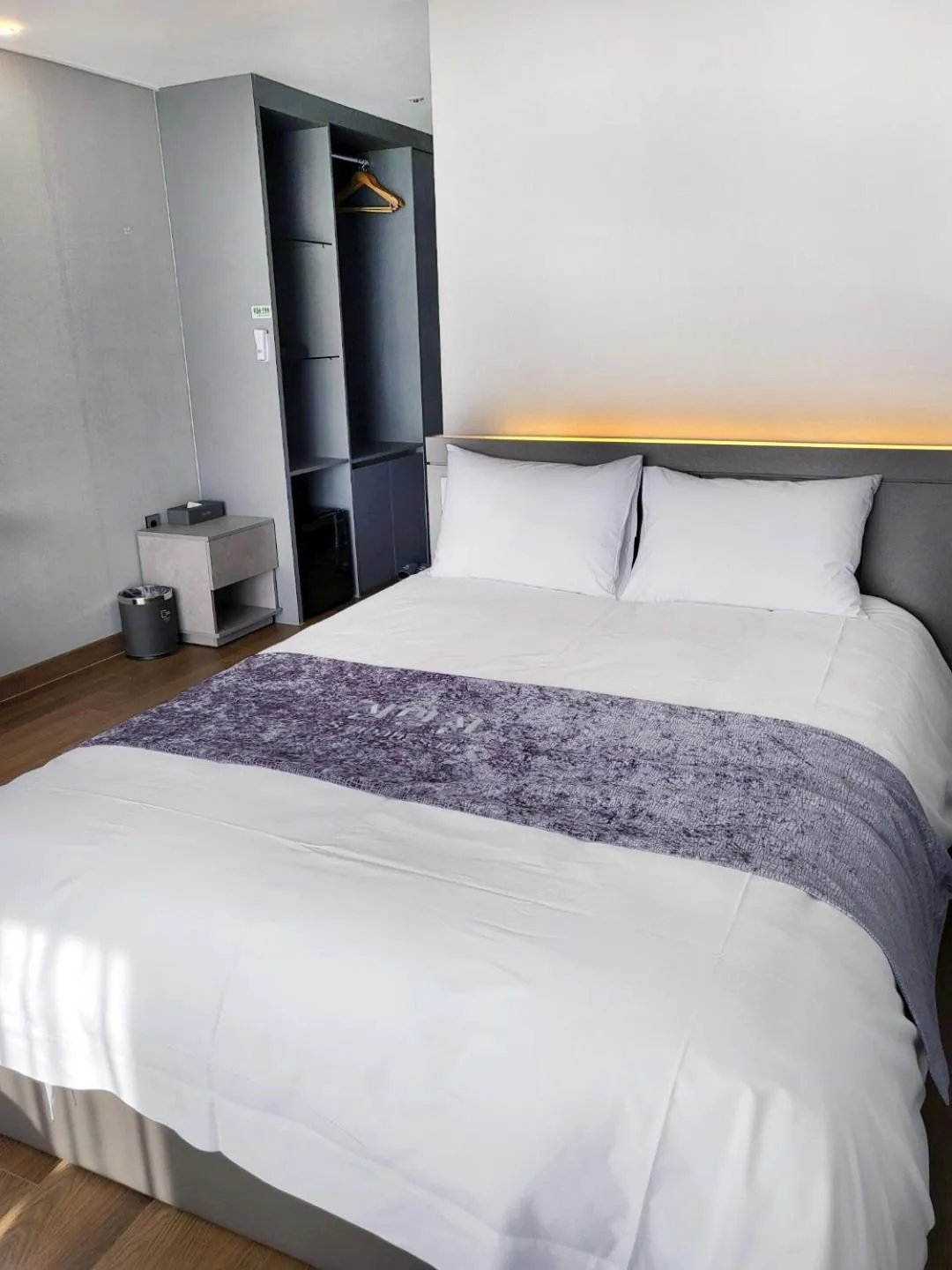 Bed in Sanbangsan Hotel