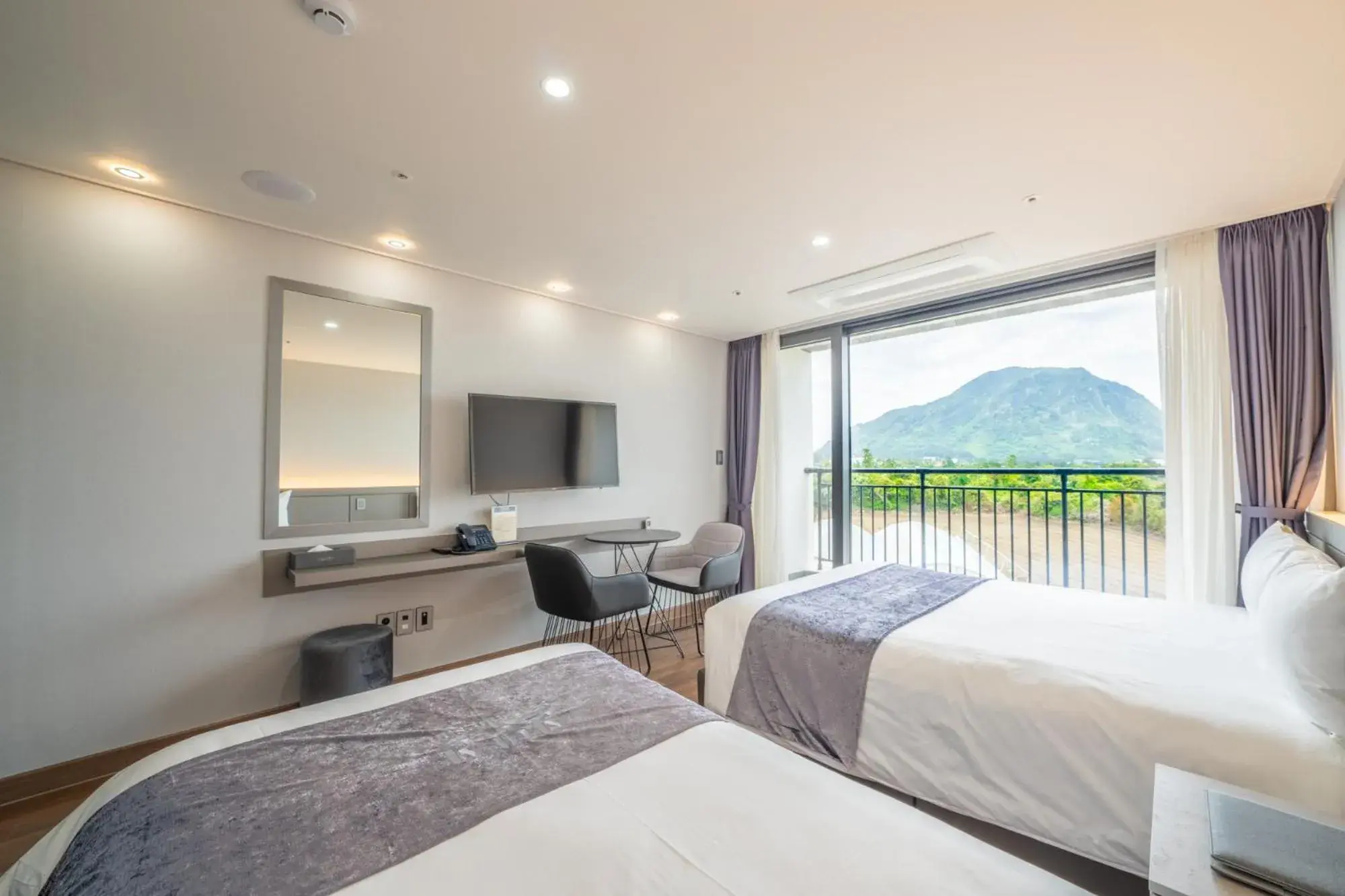 Deluxe Twin Room in Sanbangsan Hotel Deluxe Twin Room in Sanbangsan Hotel