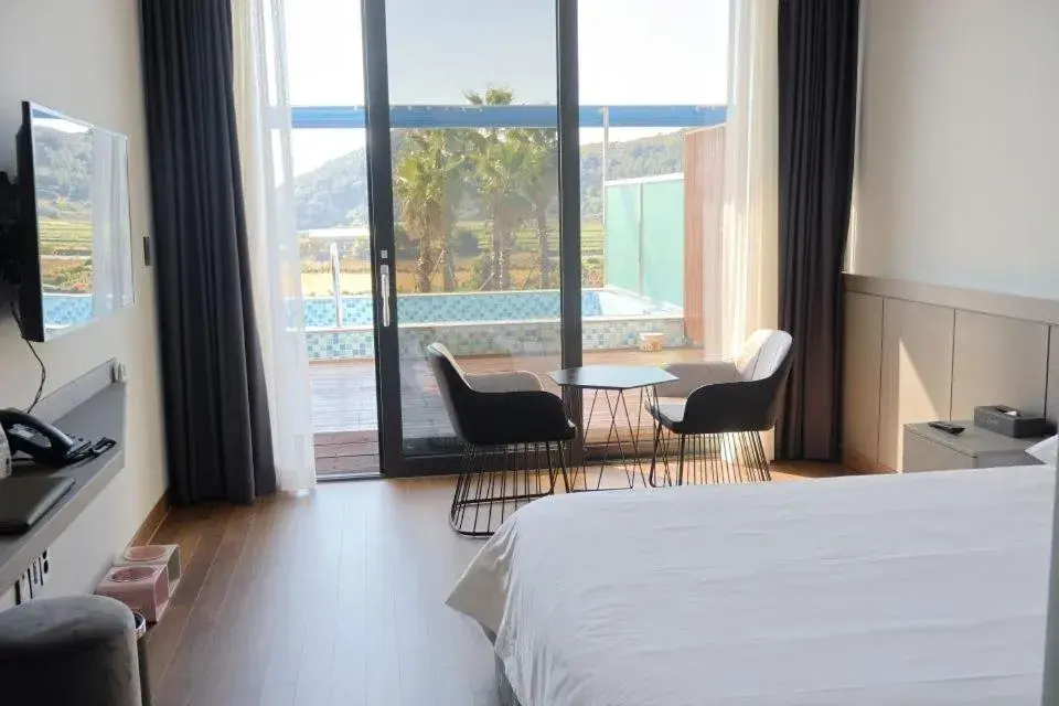 Bed in Sanbangsan Hotel-Formerly Primula Hotel Bed in Sanbangsan Hotel-Formerly Primula Hotel