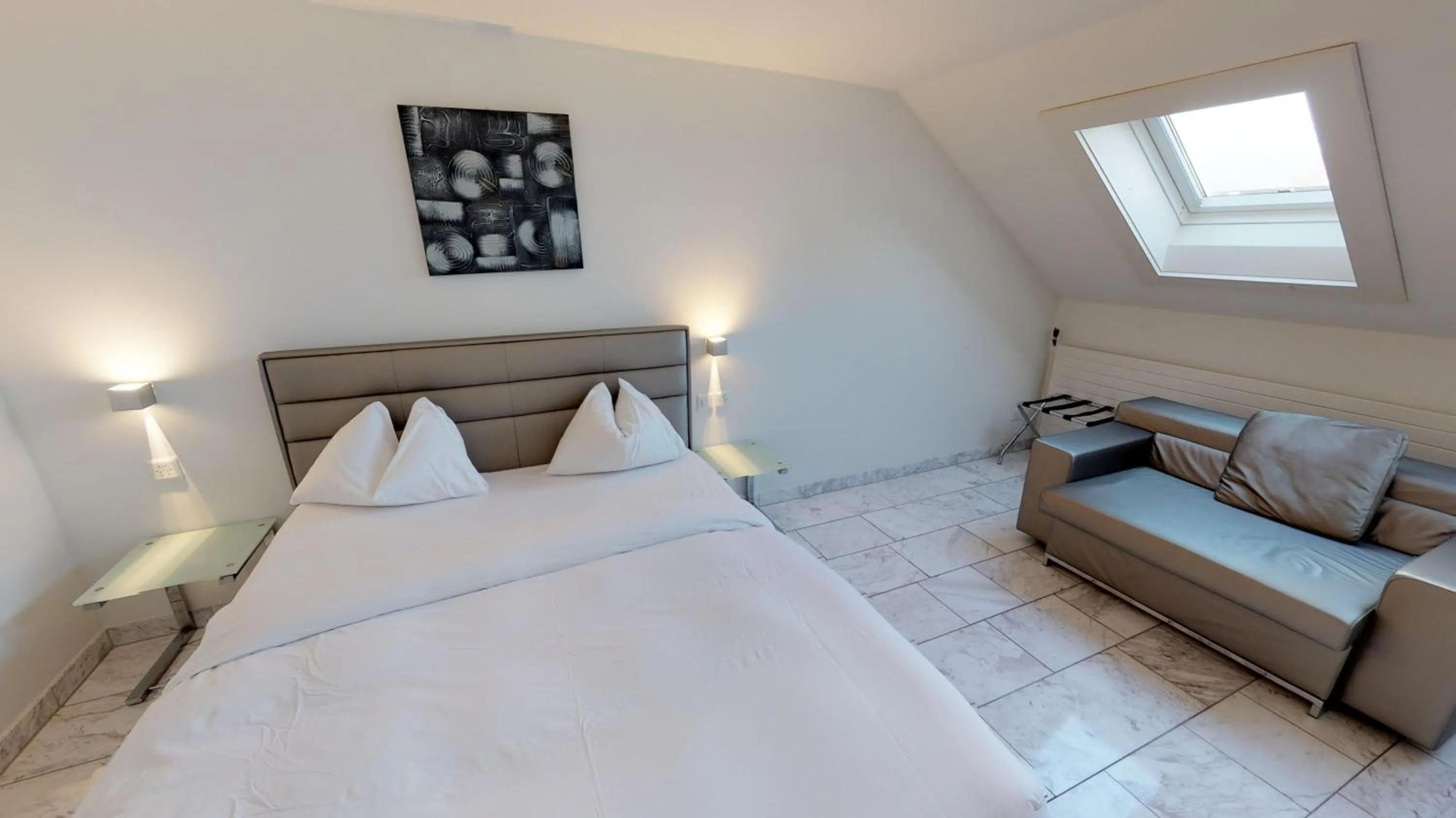 Bedroom, Bed in VISIONAPARTMENTS Binzmühlestrasse 46 - contactless check-in