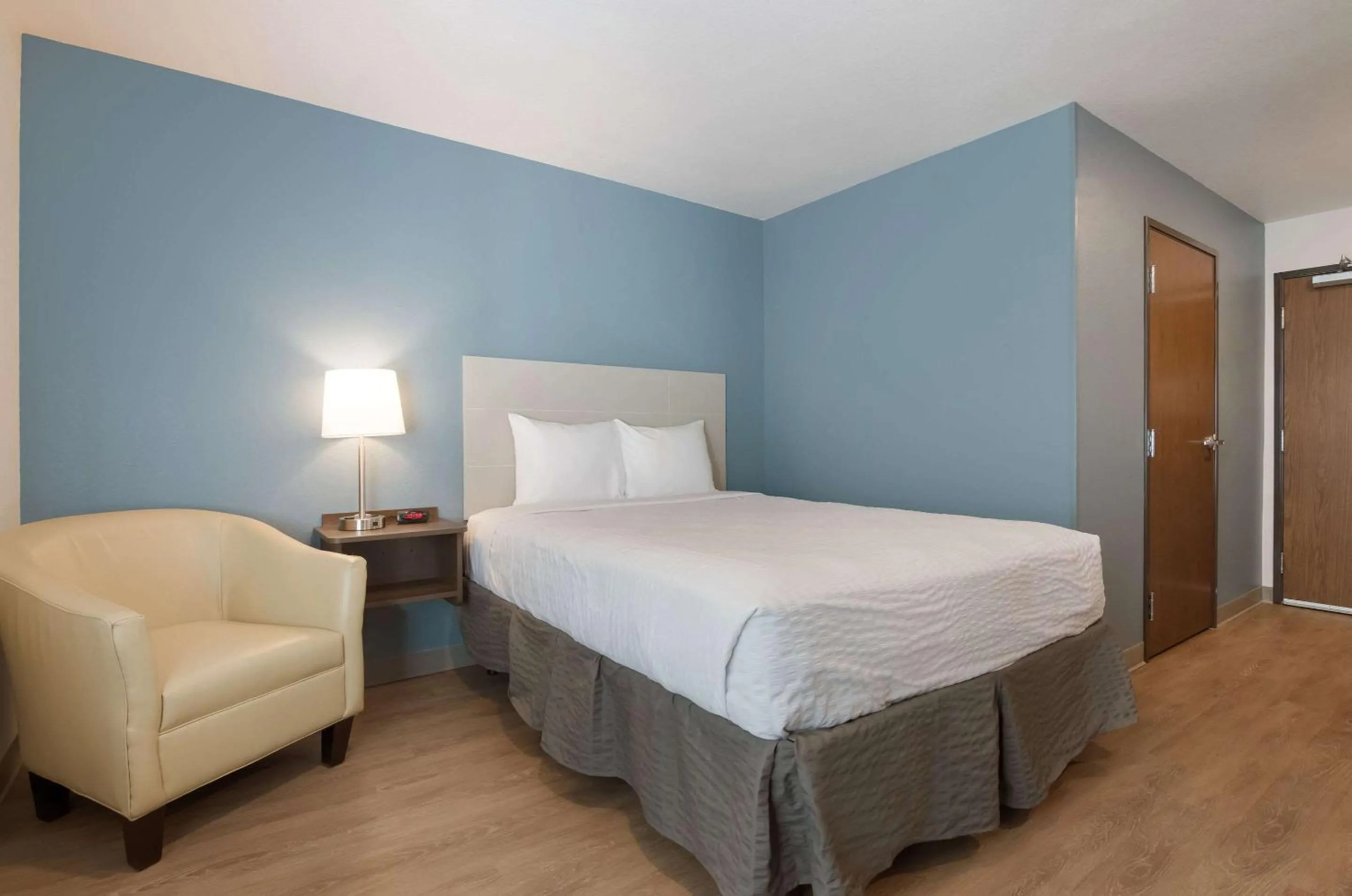 Bedroom, Bed in WoodSpring Suites Lynchburg VA