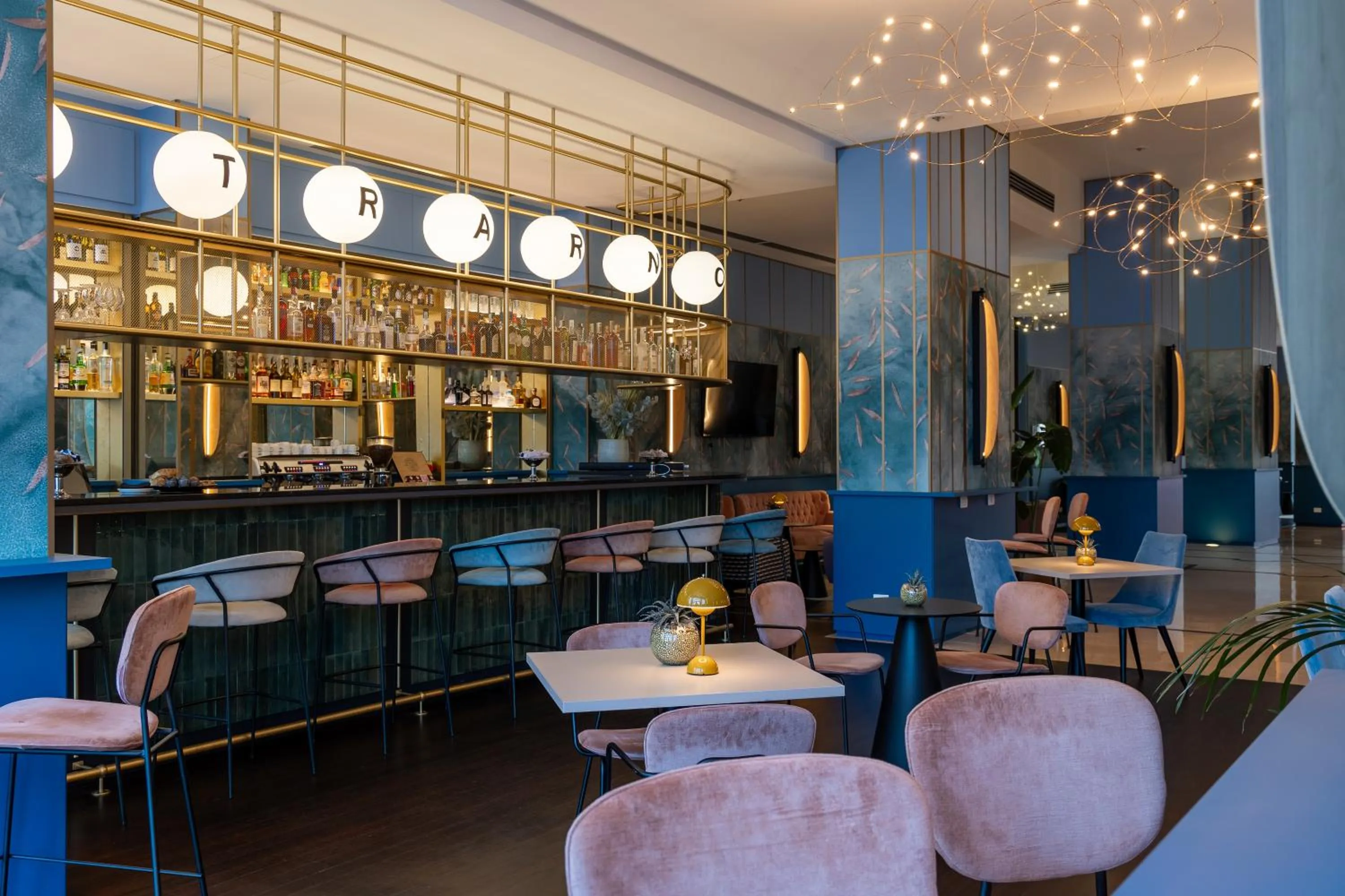 Lounge or bar in DoubleTree by Hilton Florence Metropole