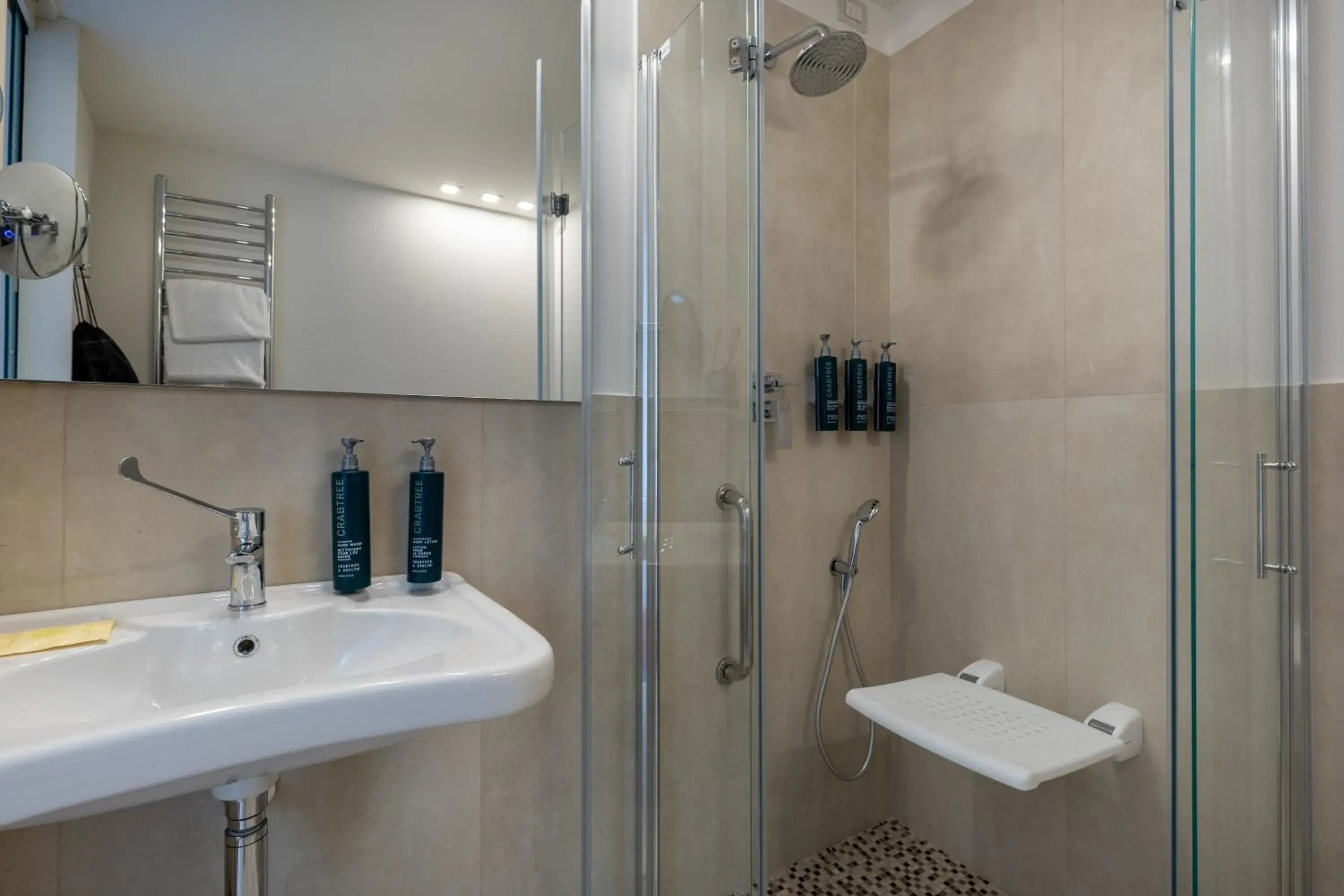 King Room - Mobility Access in DoubleTree by Hilton Florence Metropole King Room - Mobility Access in DoubleTree by Hilton Florence Metropole