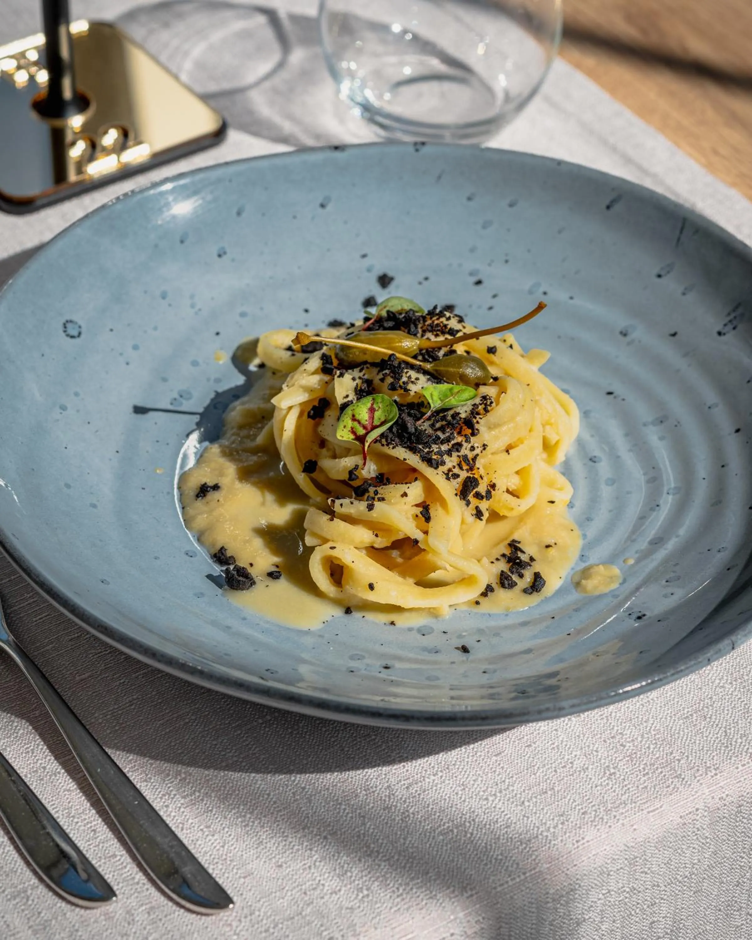 Restaurant/places to eat in Building Hotel