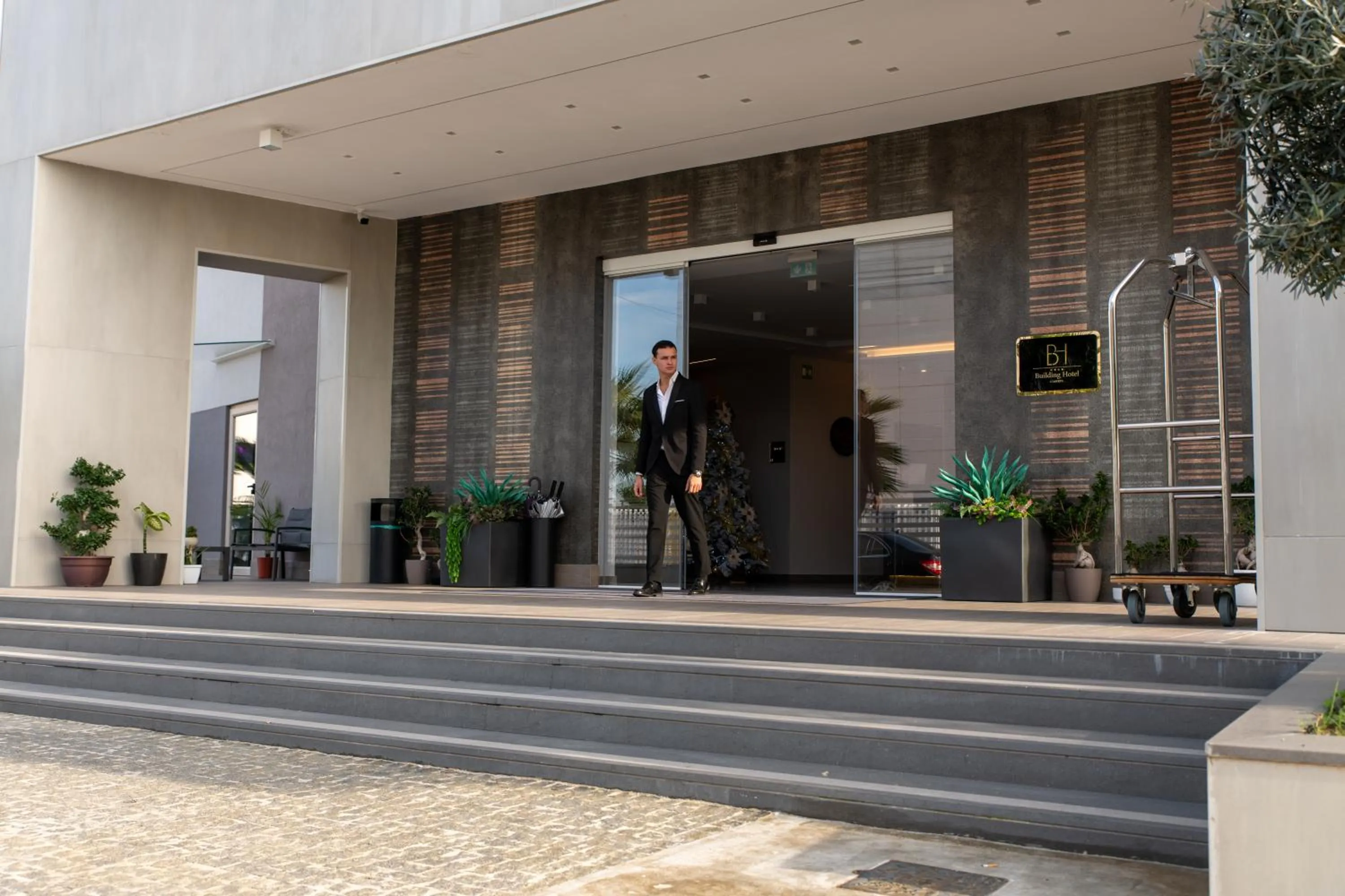 Facade/entrance in Building Hotel