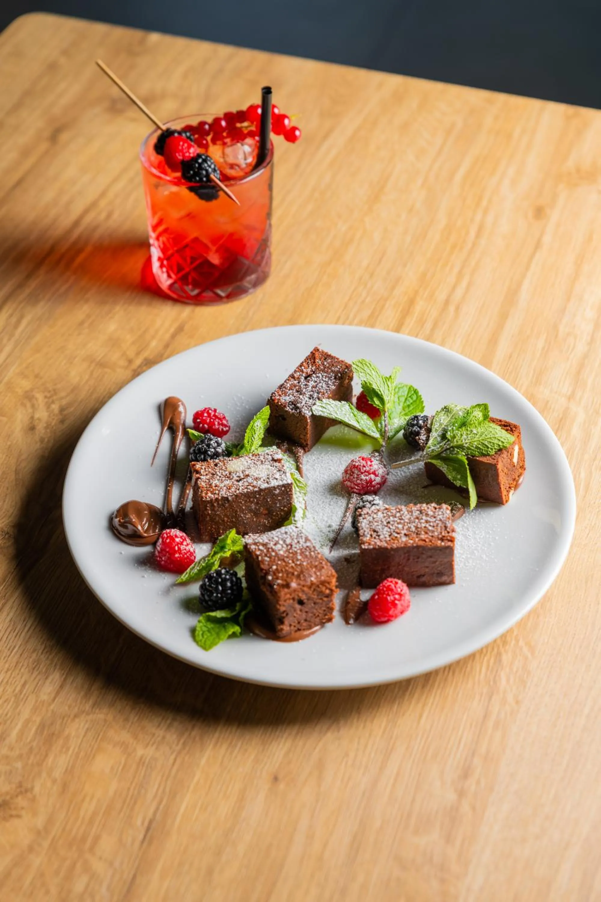 Restaurant/places to eat in Building Hotel