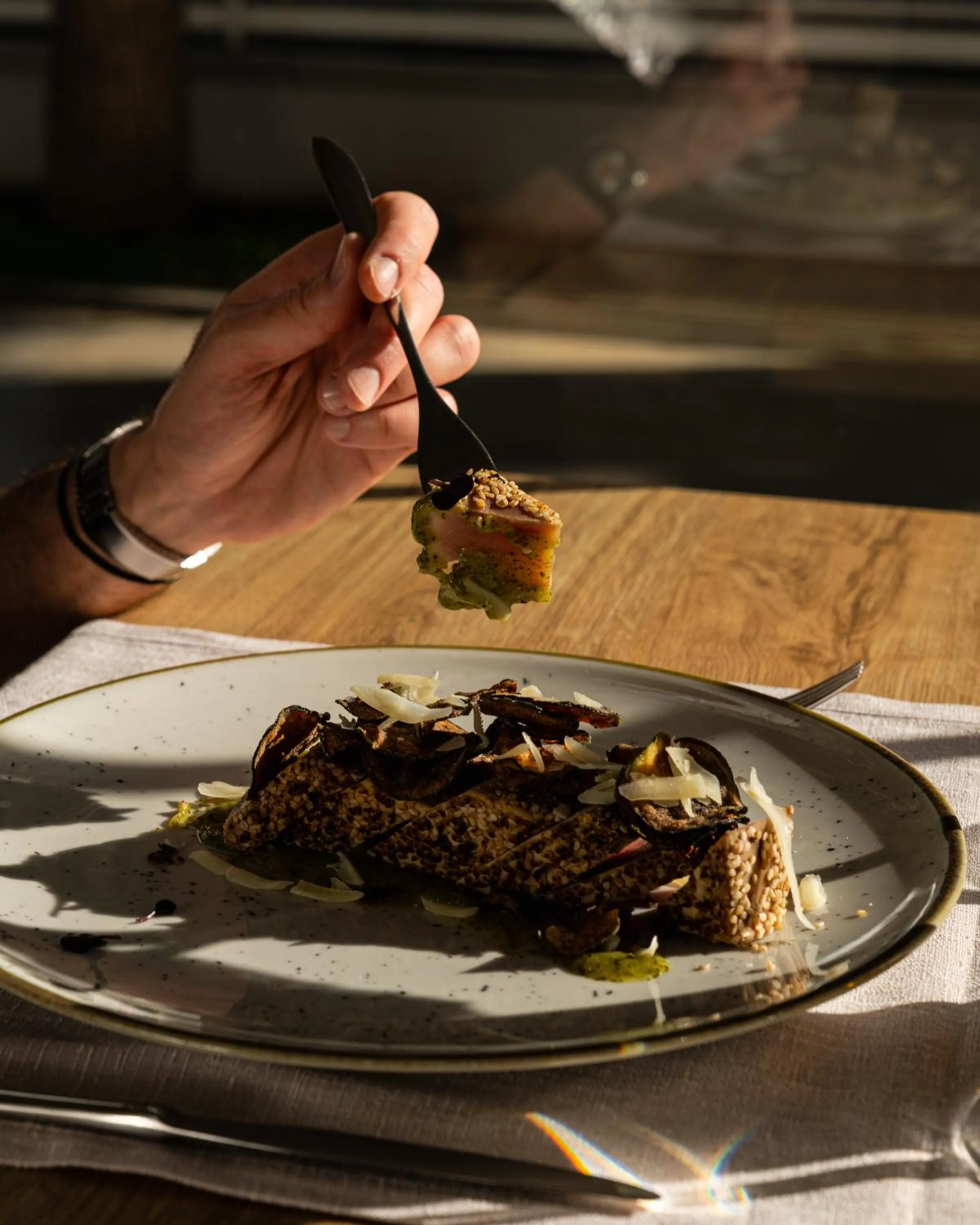 Restaurant/places to eat in Building Hotel