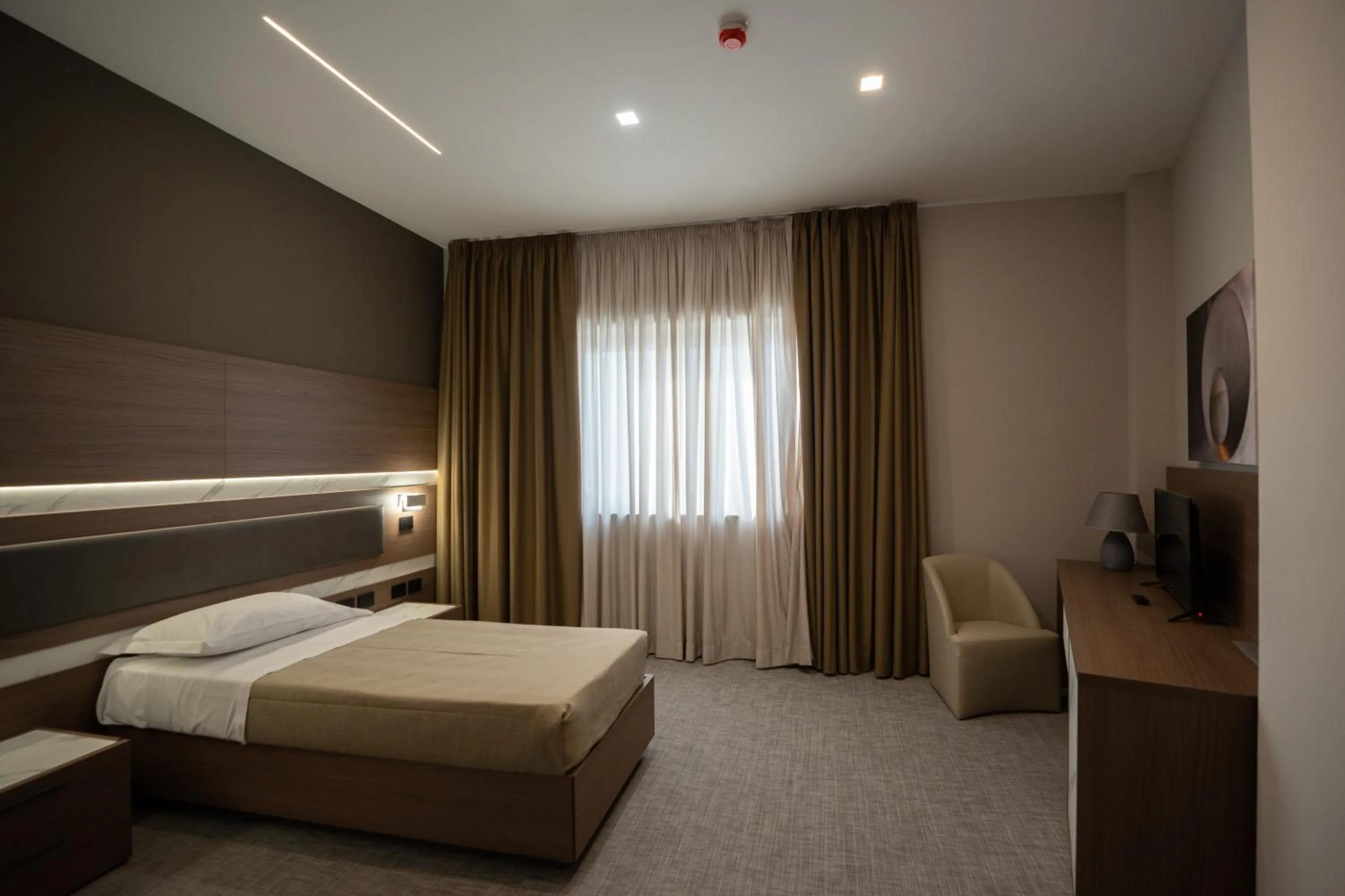 TV and multimedia, Bed in Building Hotel